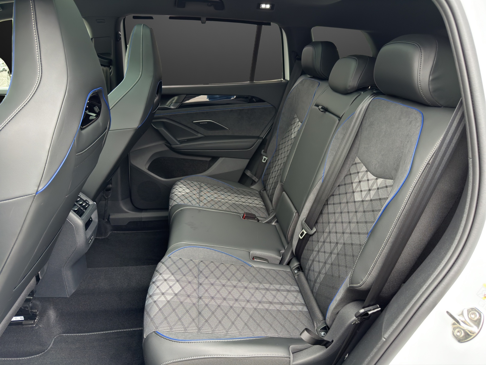 VW Tayron 2.0 TDI SCR R-Line 4Motion DSG-image-10