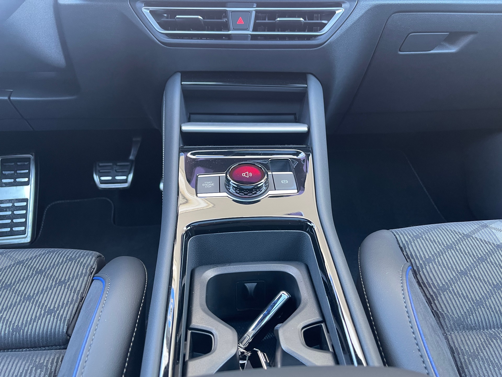 VW Tiguan 2.0 TDI SCR R-Line 4Motion DSG-image-15