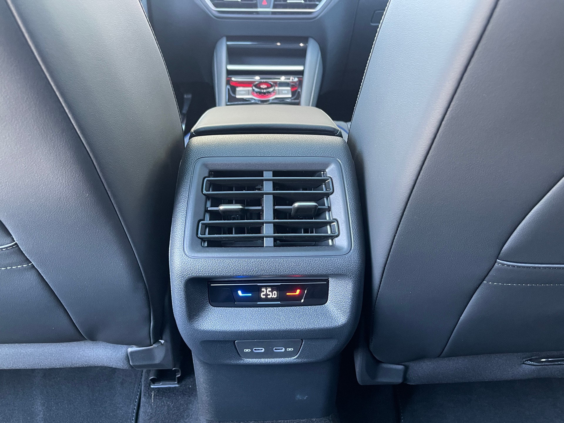 VW Tiguan 2.0 TDI SCR R-Line 4Motion DSG-image-11