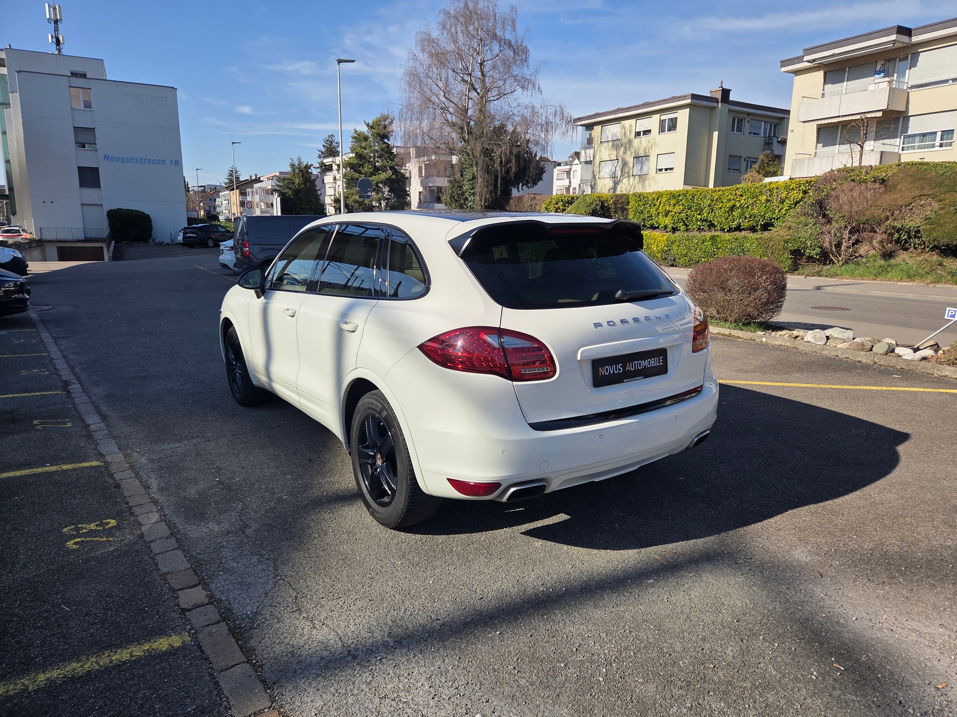 PORSCHE Cayenne Diesel-showroom-element-2