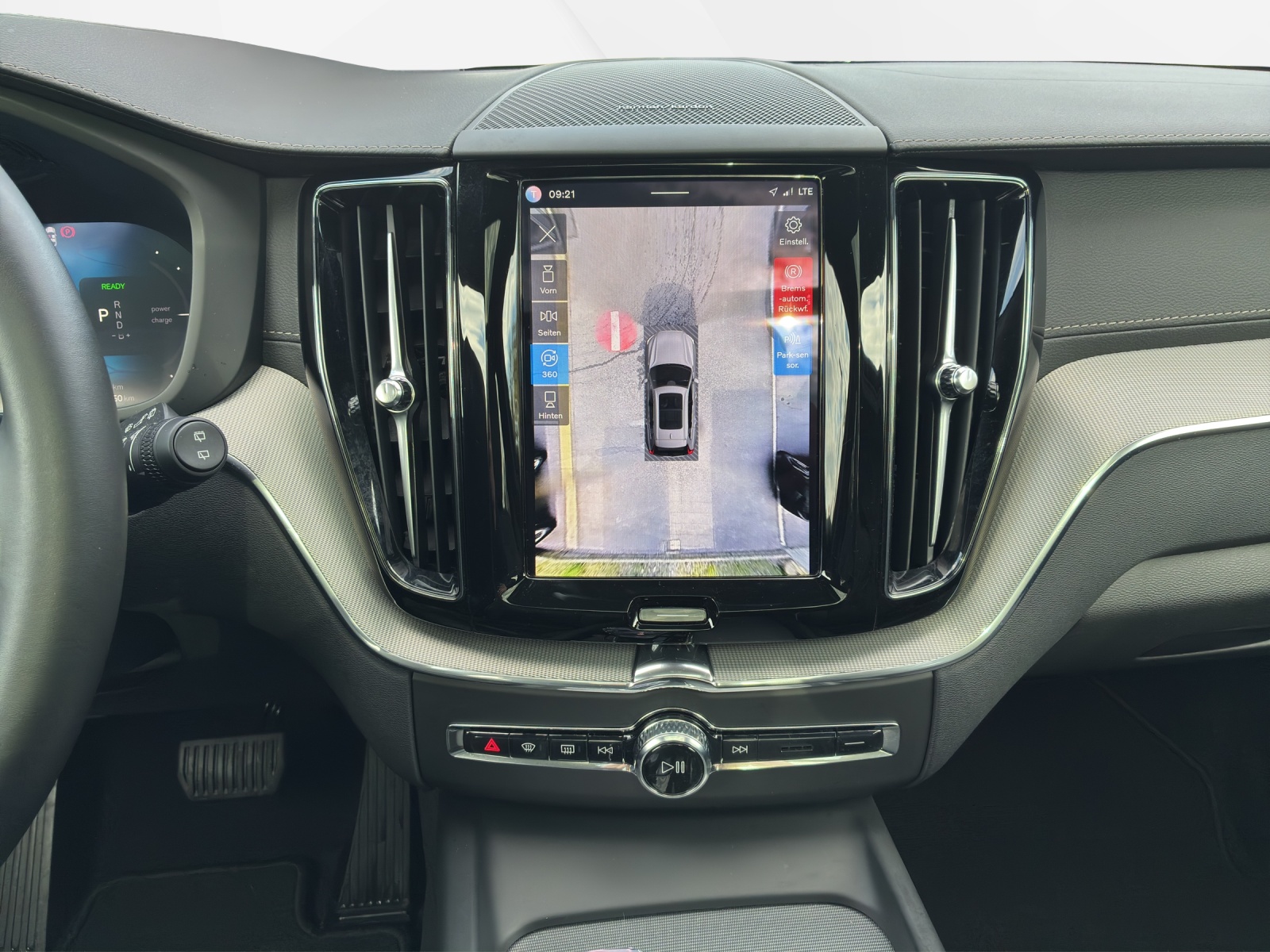 VOLVO XC60 2.0 T8 TE XCENTRIC Black Edition eAWD-image-12