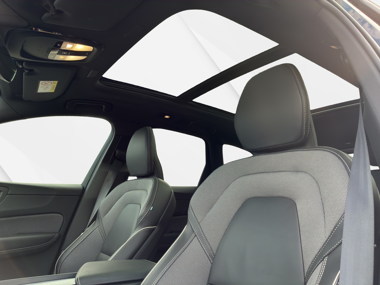 VOLVO XC60 2.0 T8 TE XCENTRIC Black Edition eAWD-image-17