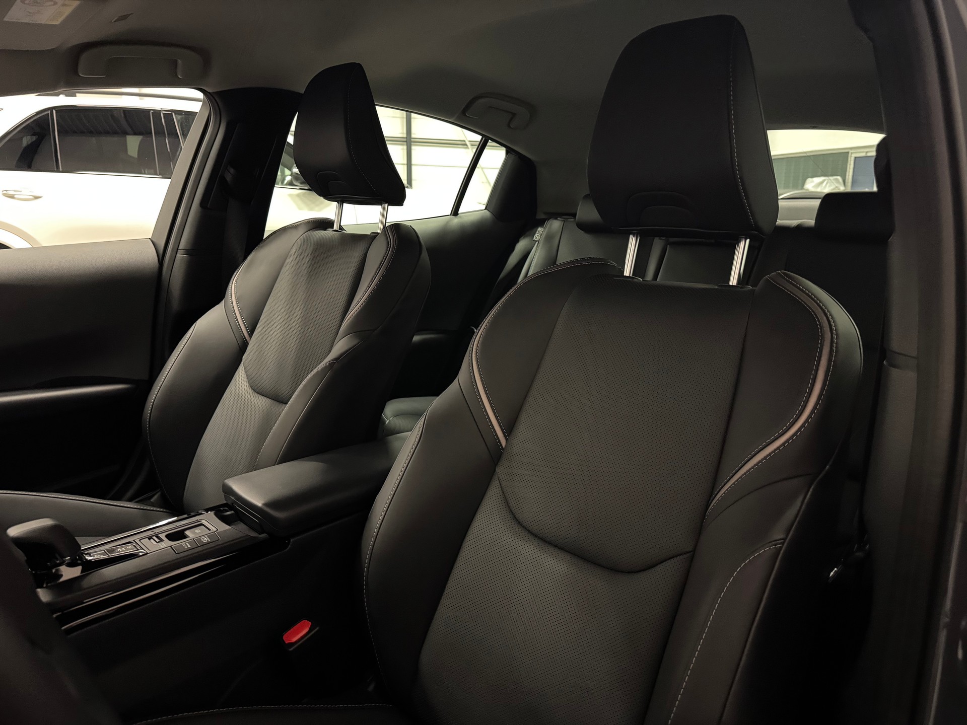 TOYOTA Prius 2,0 VVT-i Plug-in Hybrid Premium-image-17