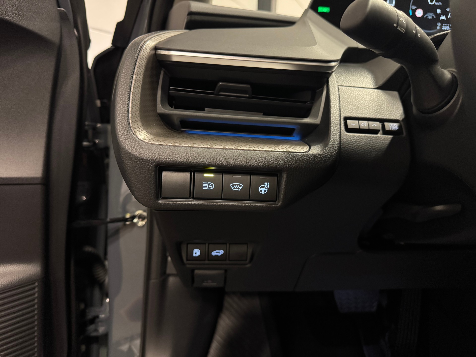 TOYOTA Prius 2,0 VVT-i Plug-in Hybrid Premium-image-26