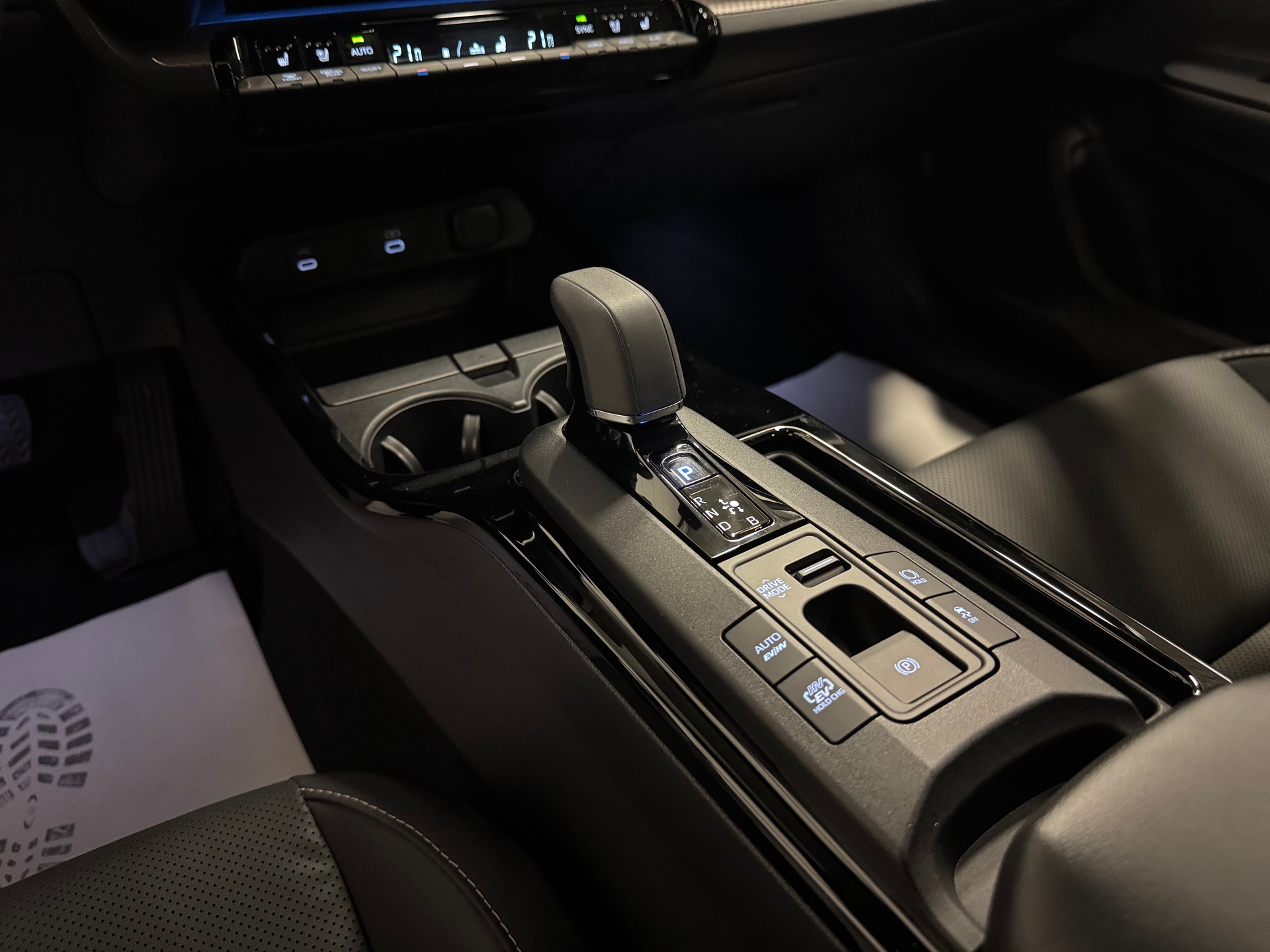 TOYOTA Prius 2,0 VVT-i Plug-in Hybrid Premium-image-25