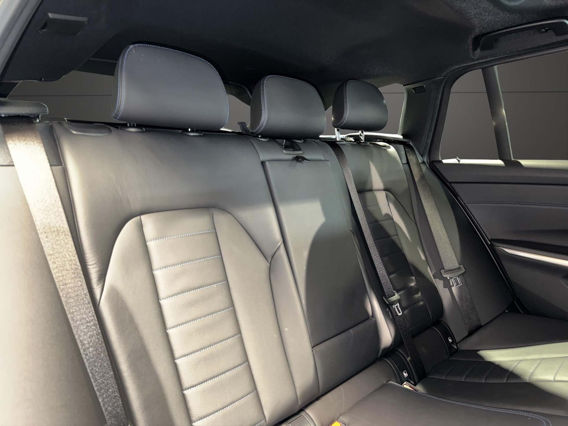 BMW 320d xDrive Touring M Sport-image-15