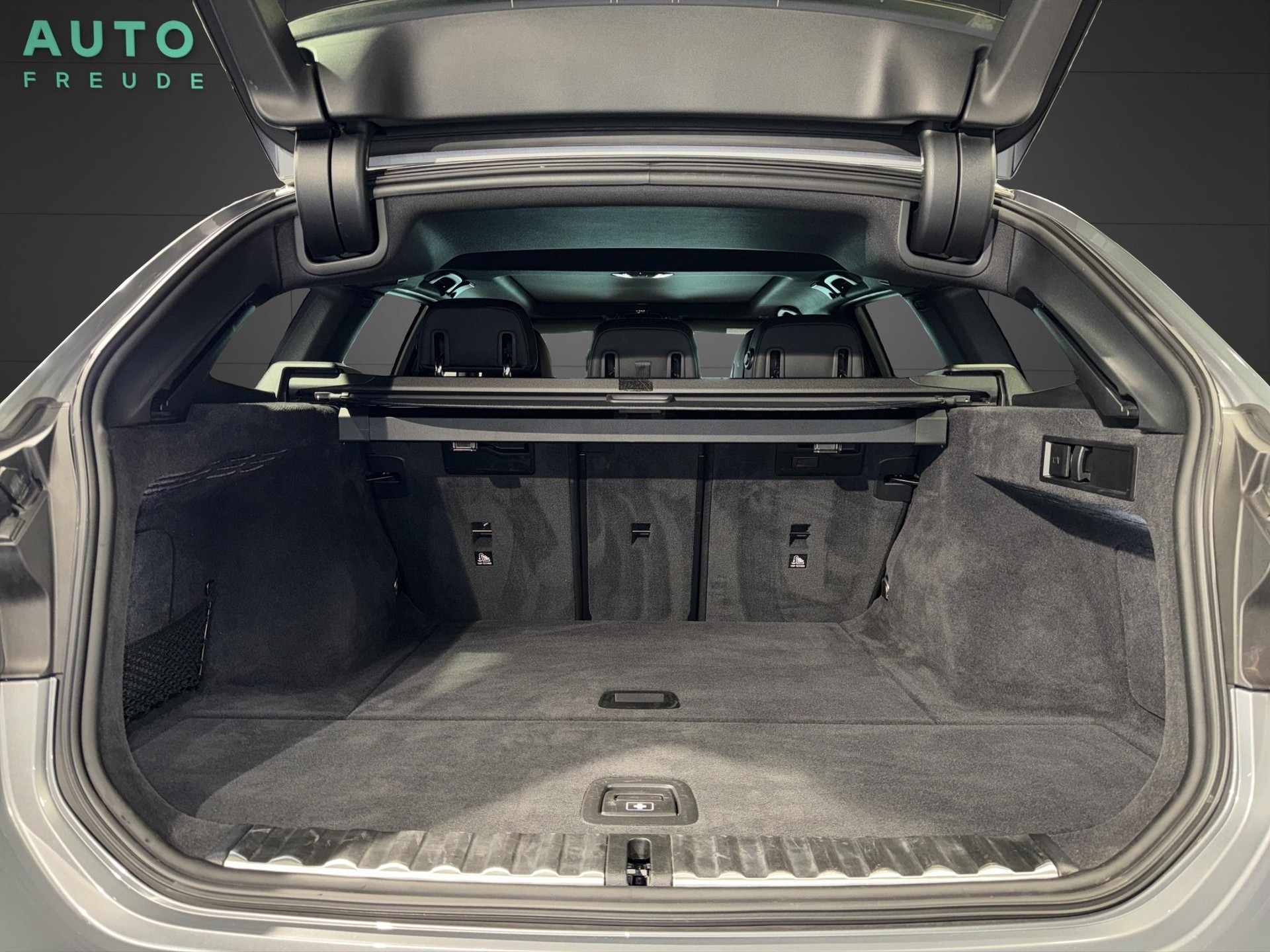 BMW 320d xDrive Touring M Sport-image-14