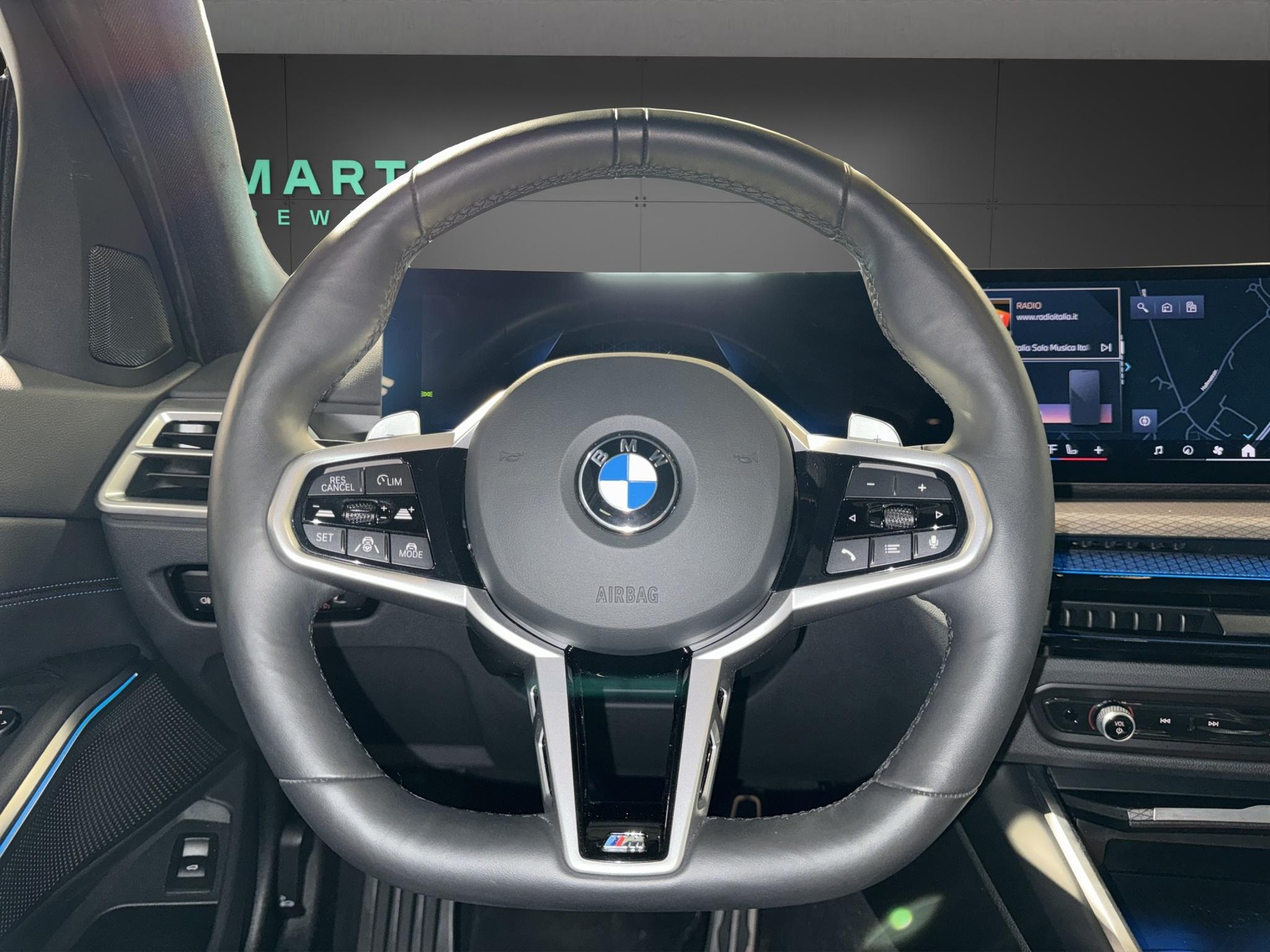 BMW 320d xDrive Touring M Sport-image-12