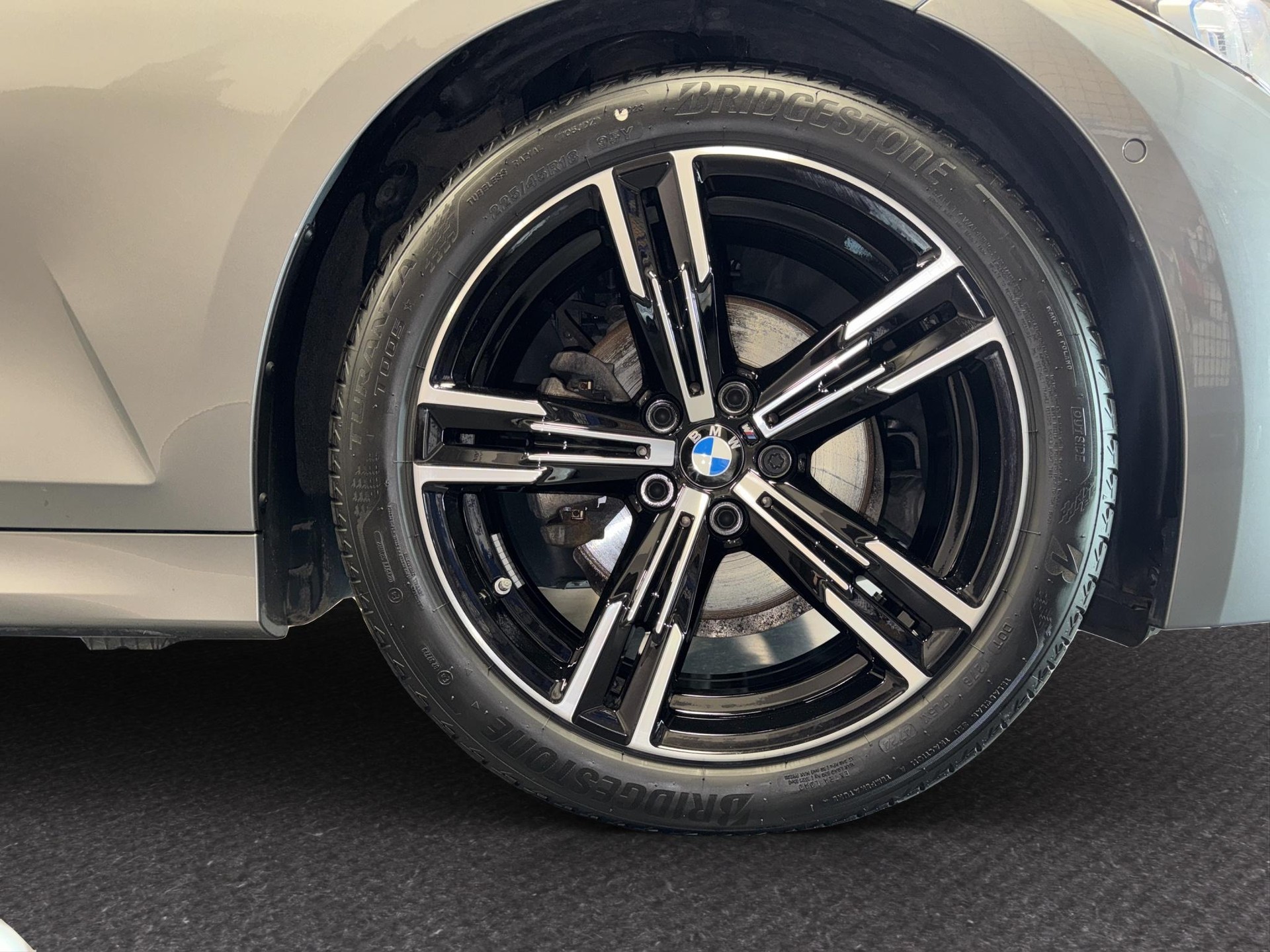 BMW 320d xDrive Touring M Sport-image-13