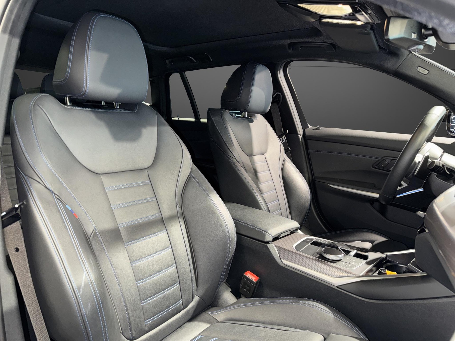 BMW 320d xDrive Touring M Sport-image-16