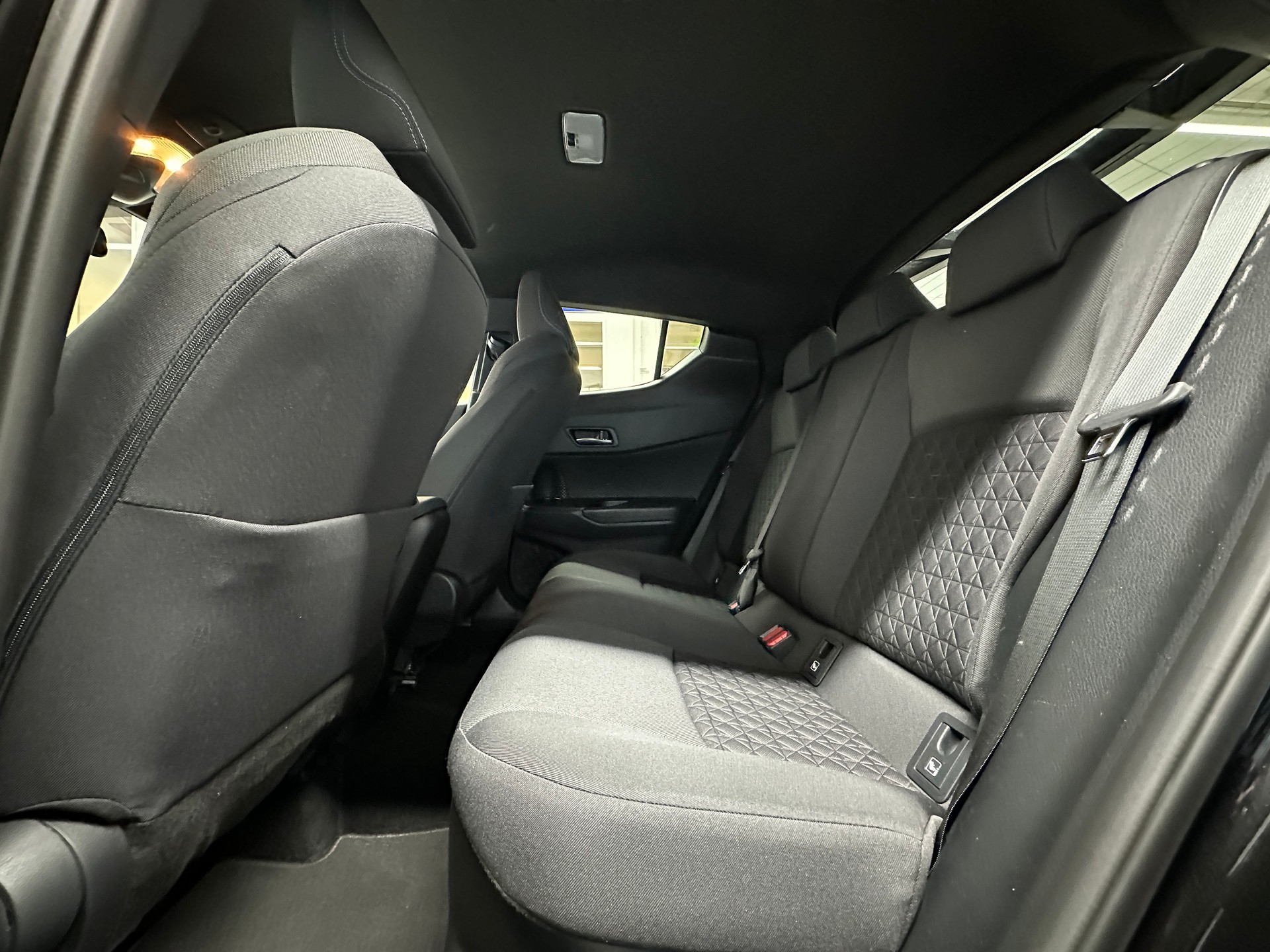 TOYOTA C-HR 1.8 HSD CVT Trend-image-8