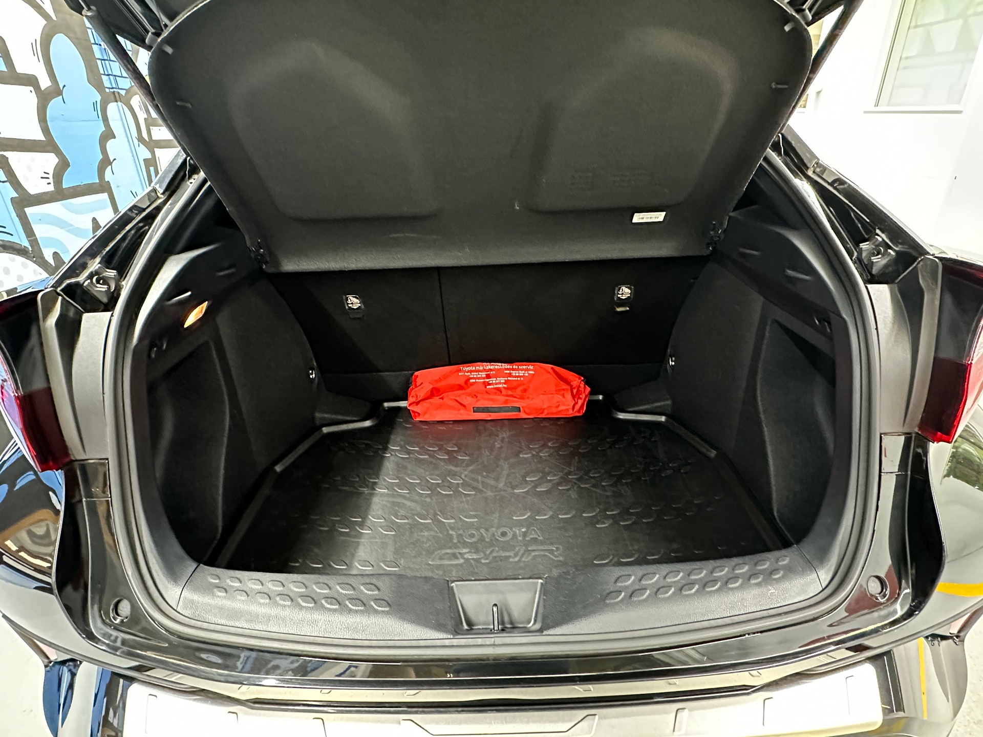 TOYOTA C-HR 1.8 HSD CVT Trend-image-5