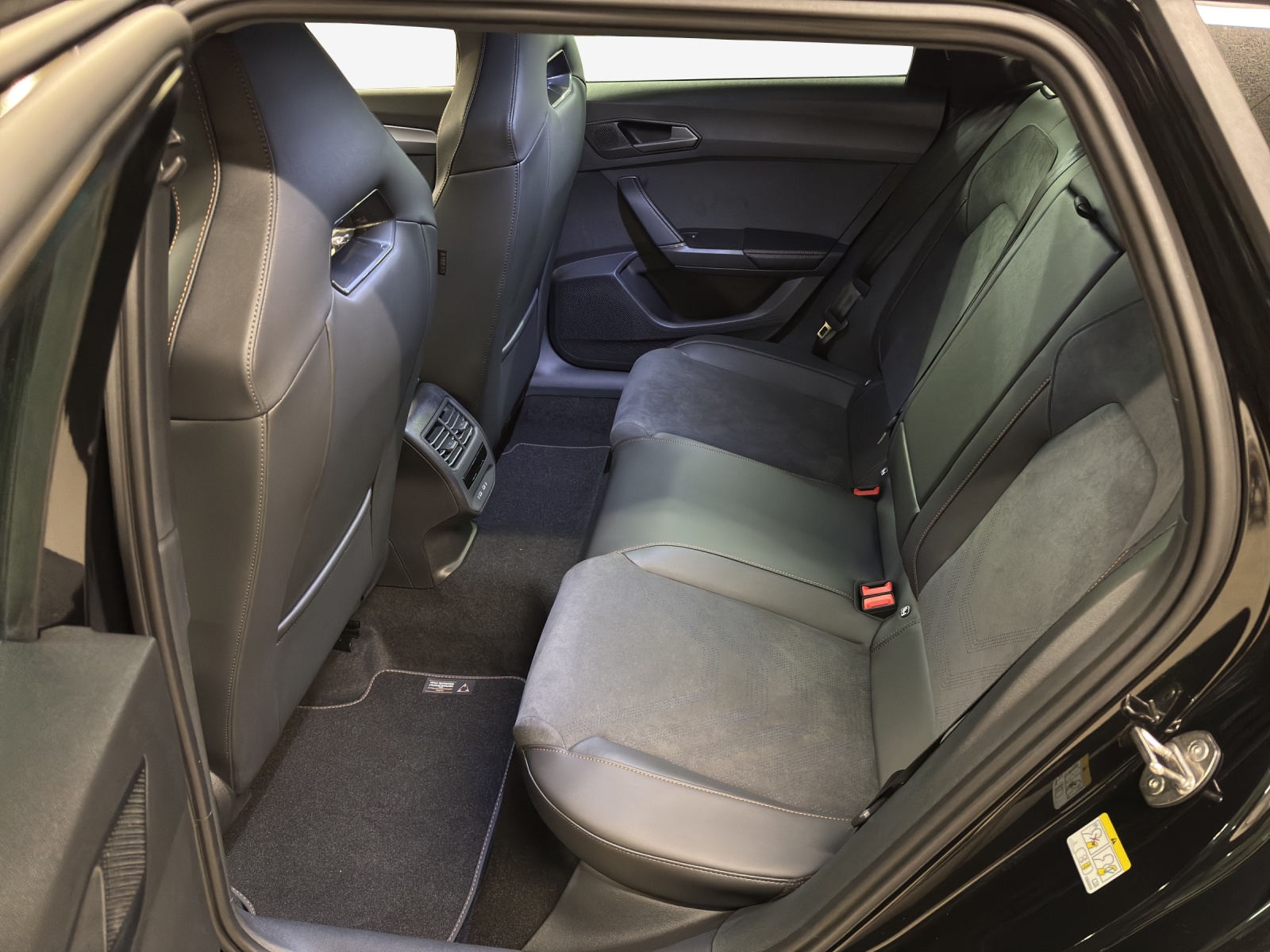 SEAT LEON ST 1.5 eTSI DSG-image-11