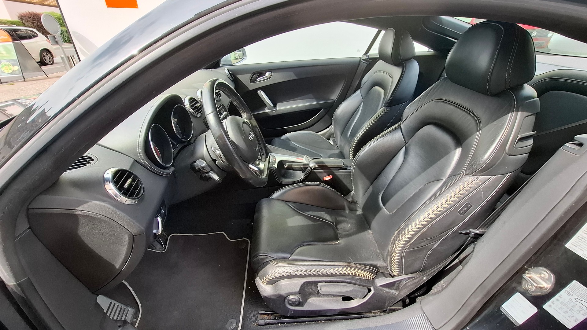 AUDI TTS Coupé 2.0 TFSI quattro S-tronic-image-4