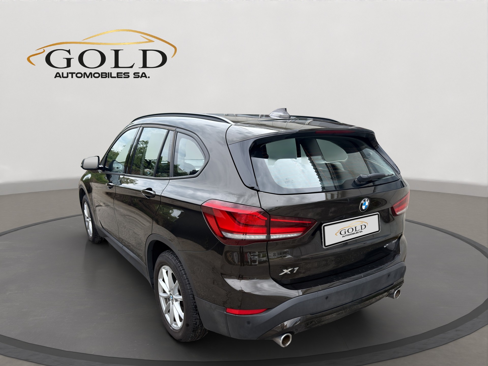 BMW X1 xDrive 18d Essential Edition Steptronic-image-9