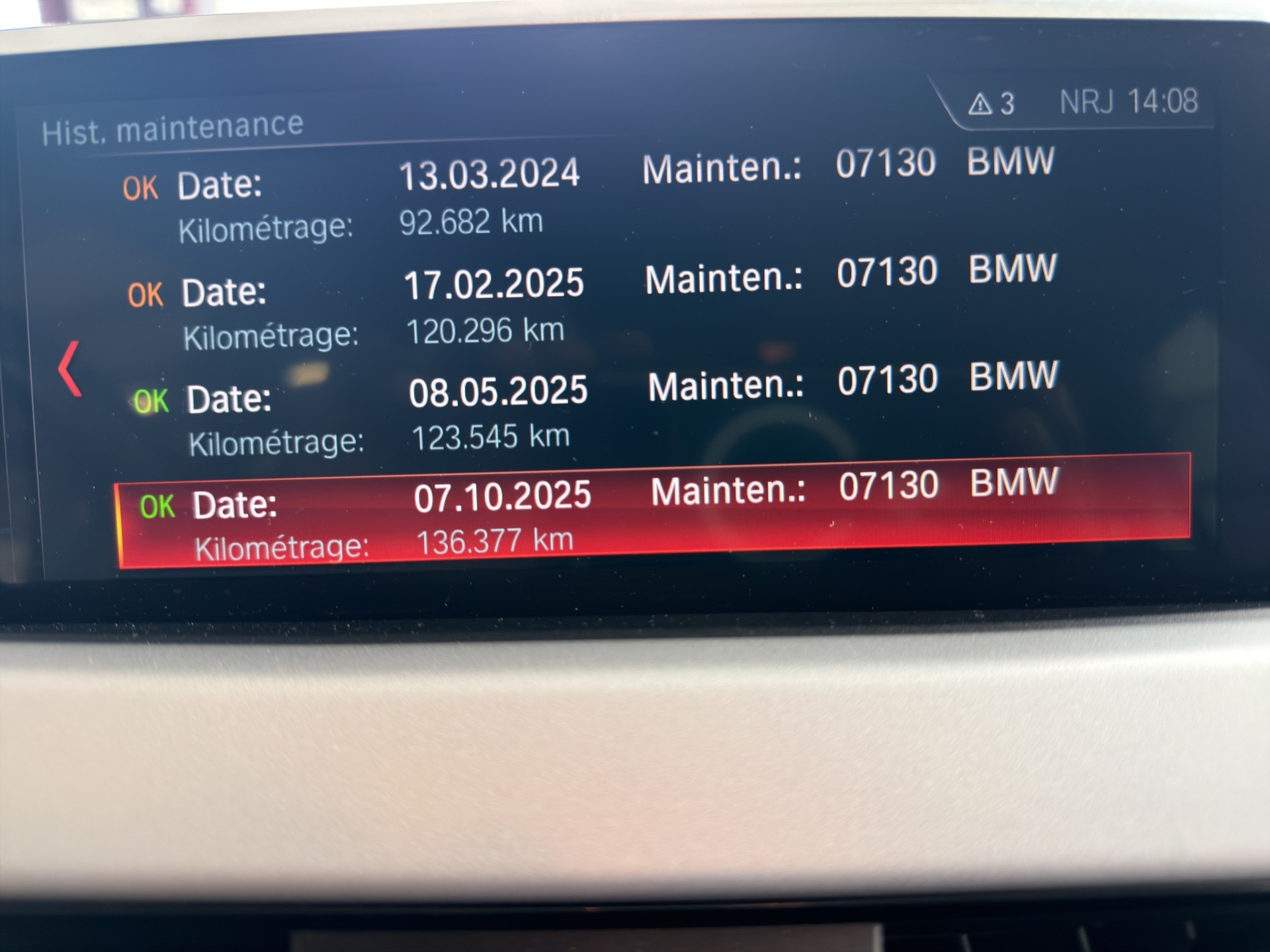 BMW X1 xDrive 18d Essential Edition Steptronic-image-4