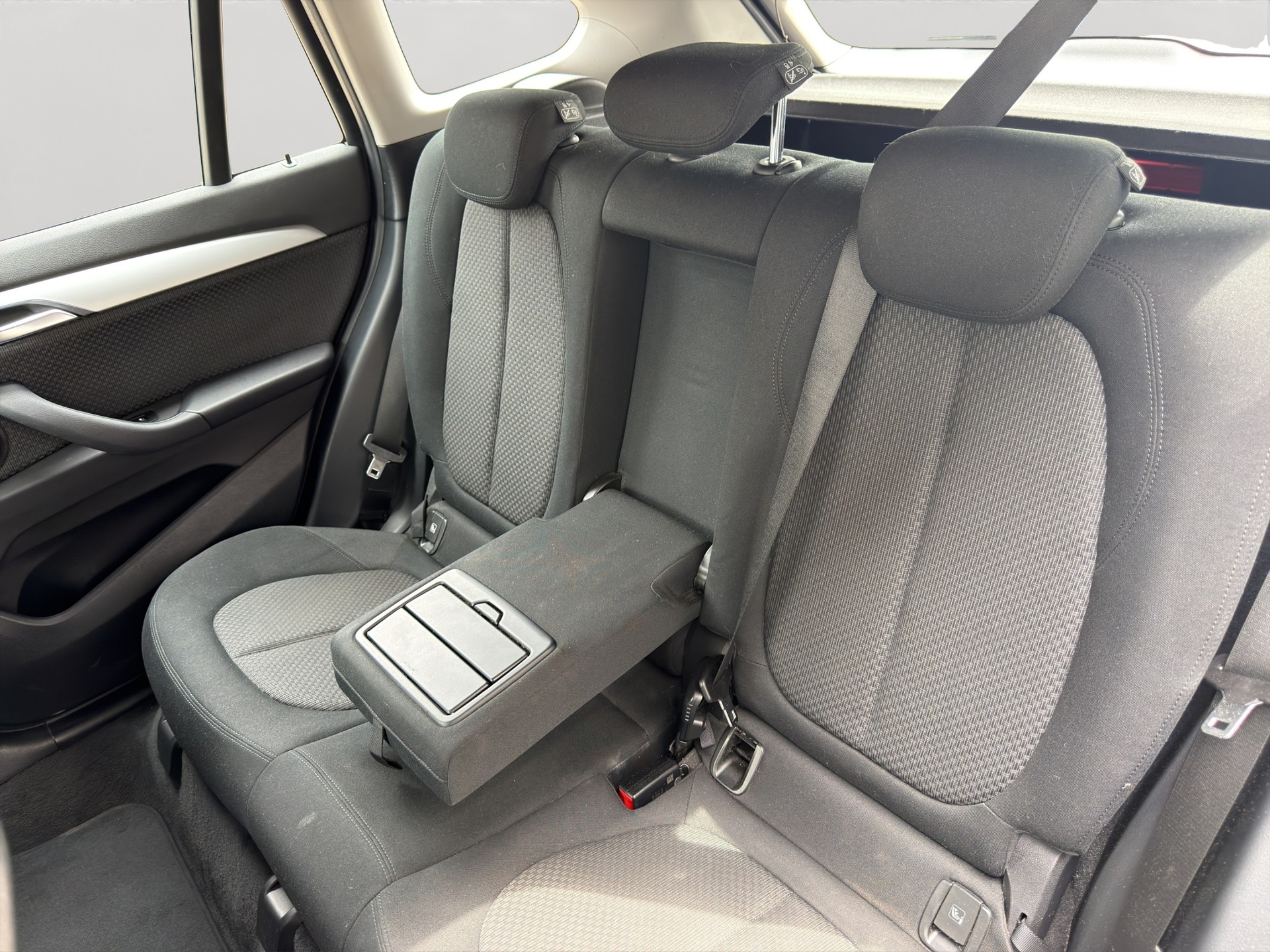 BMW X1 xDrive 18d Essential Edition Steptronic-image-3