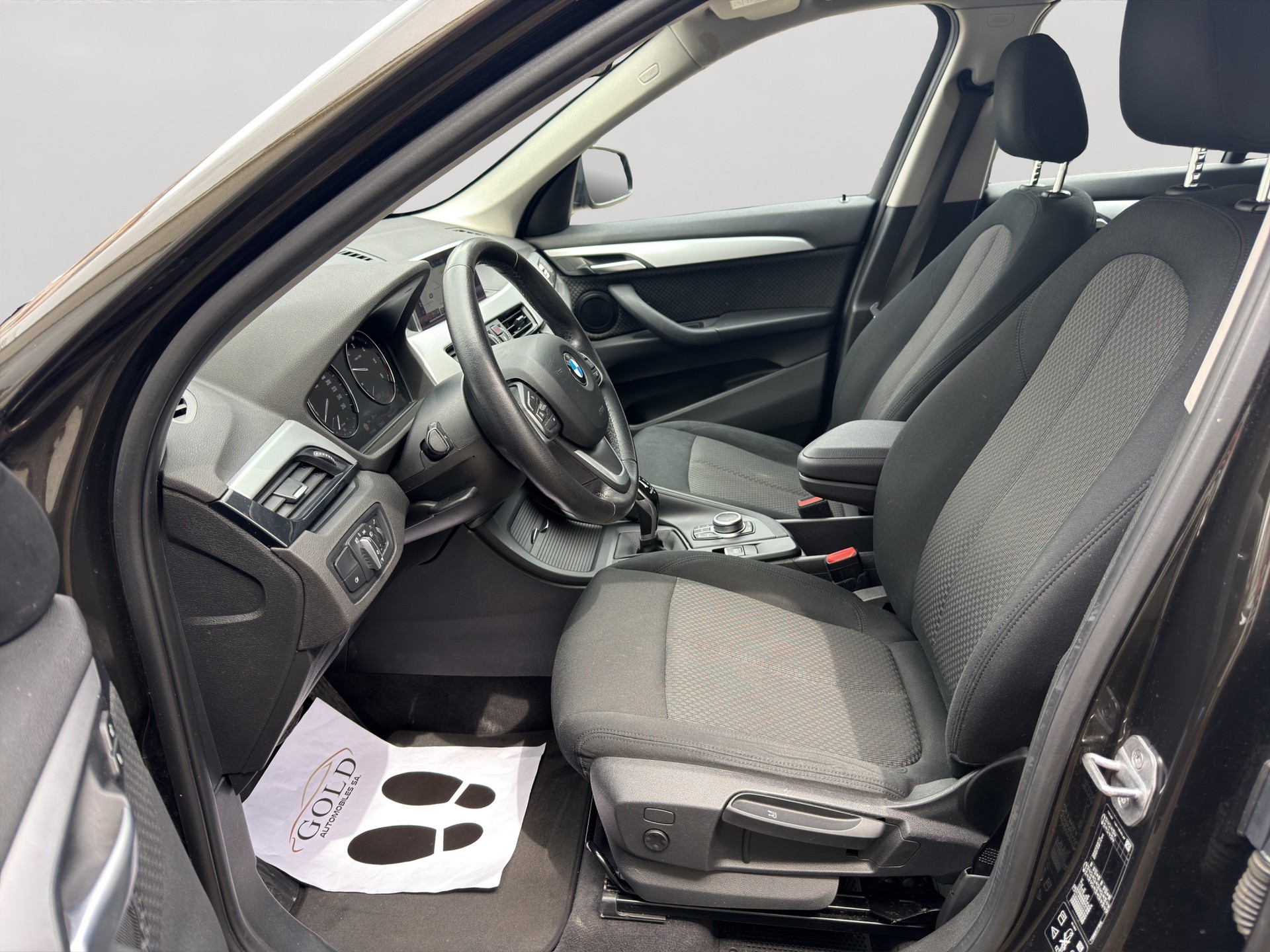 BMW X1 xDrive 18d Essential Edition Steptronic-image-5