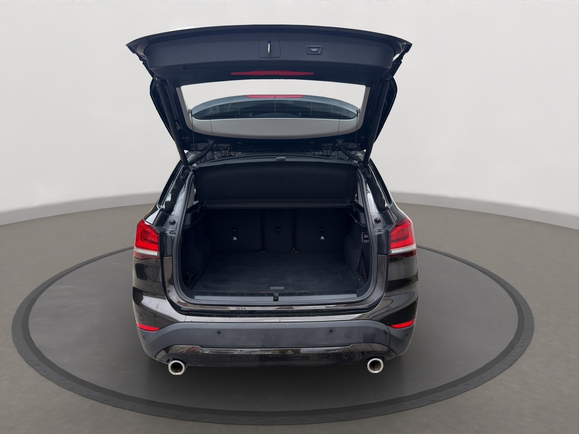 BMW X1 xDrive 18d Essential Edition Steptronic-image-14