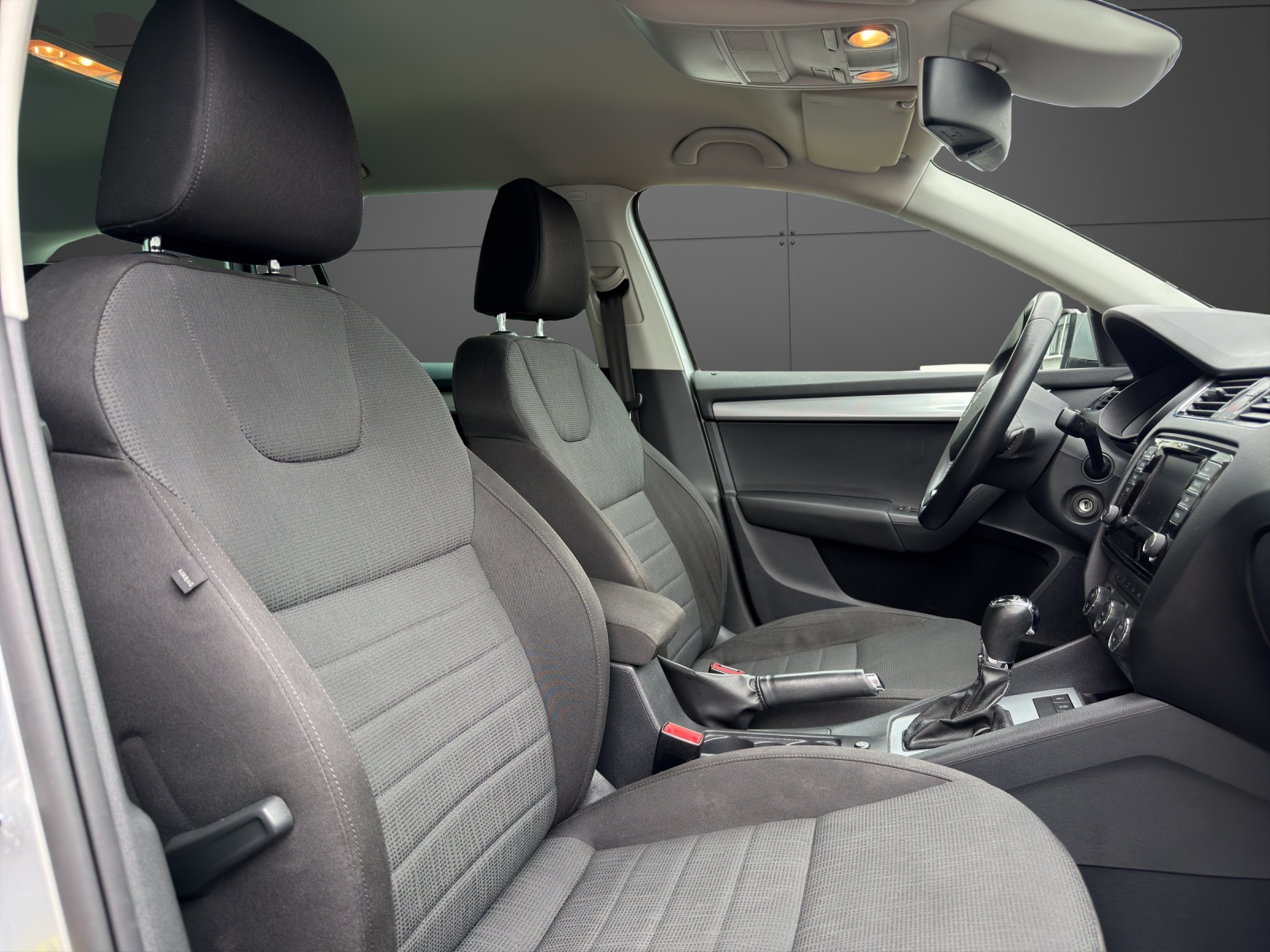 SKODA Octavia Combi 1.8 TSI Elegance DSG Stark, sparsam, geräumig-image-7