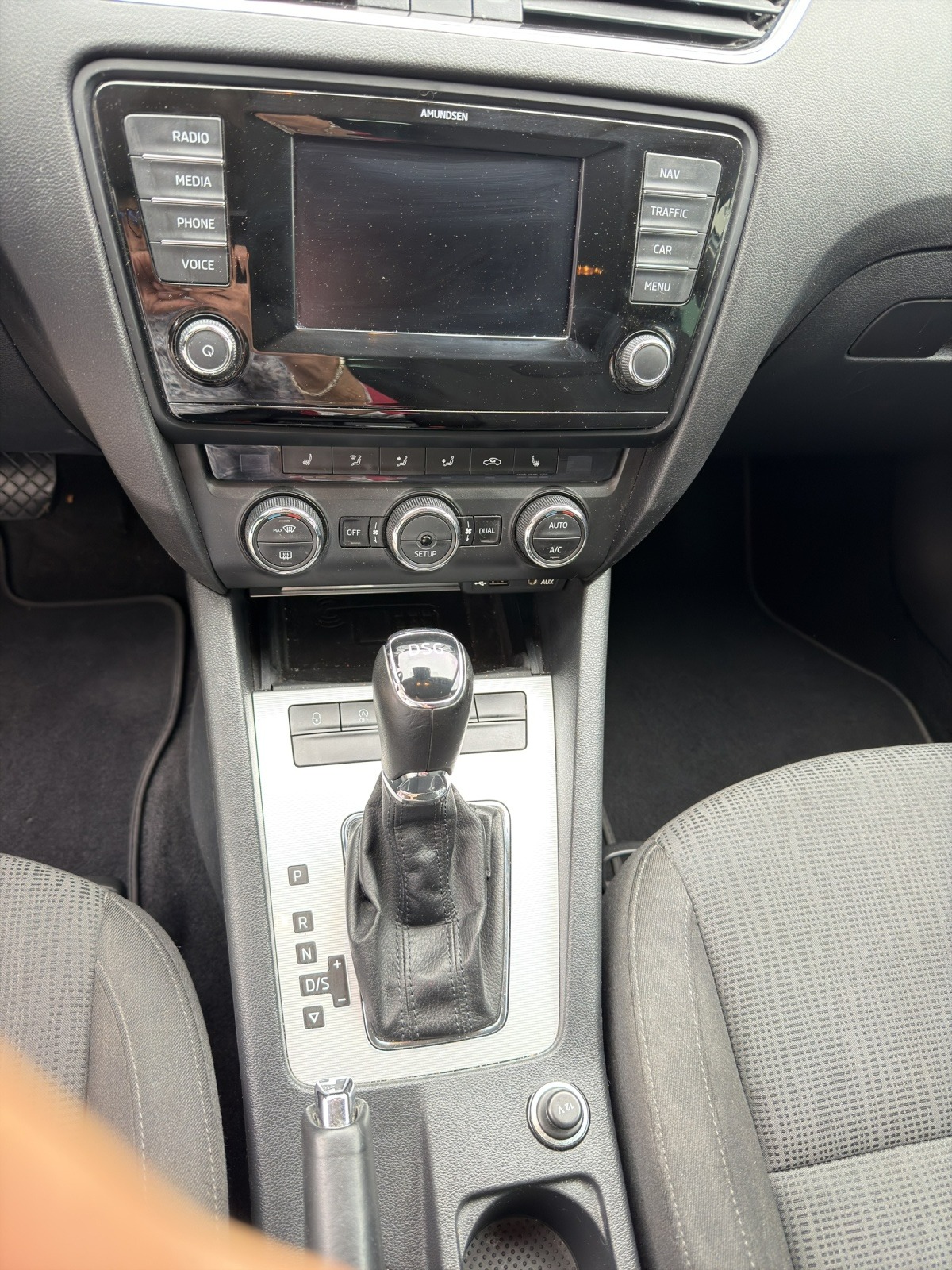 SKODA Octavia Combi 1.8 TSI Elegance DSG Stark, sparsam, geräumig-image-10