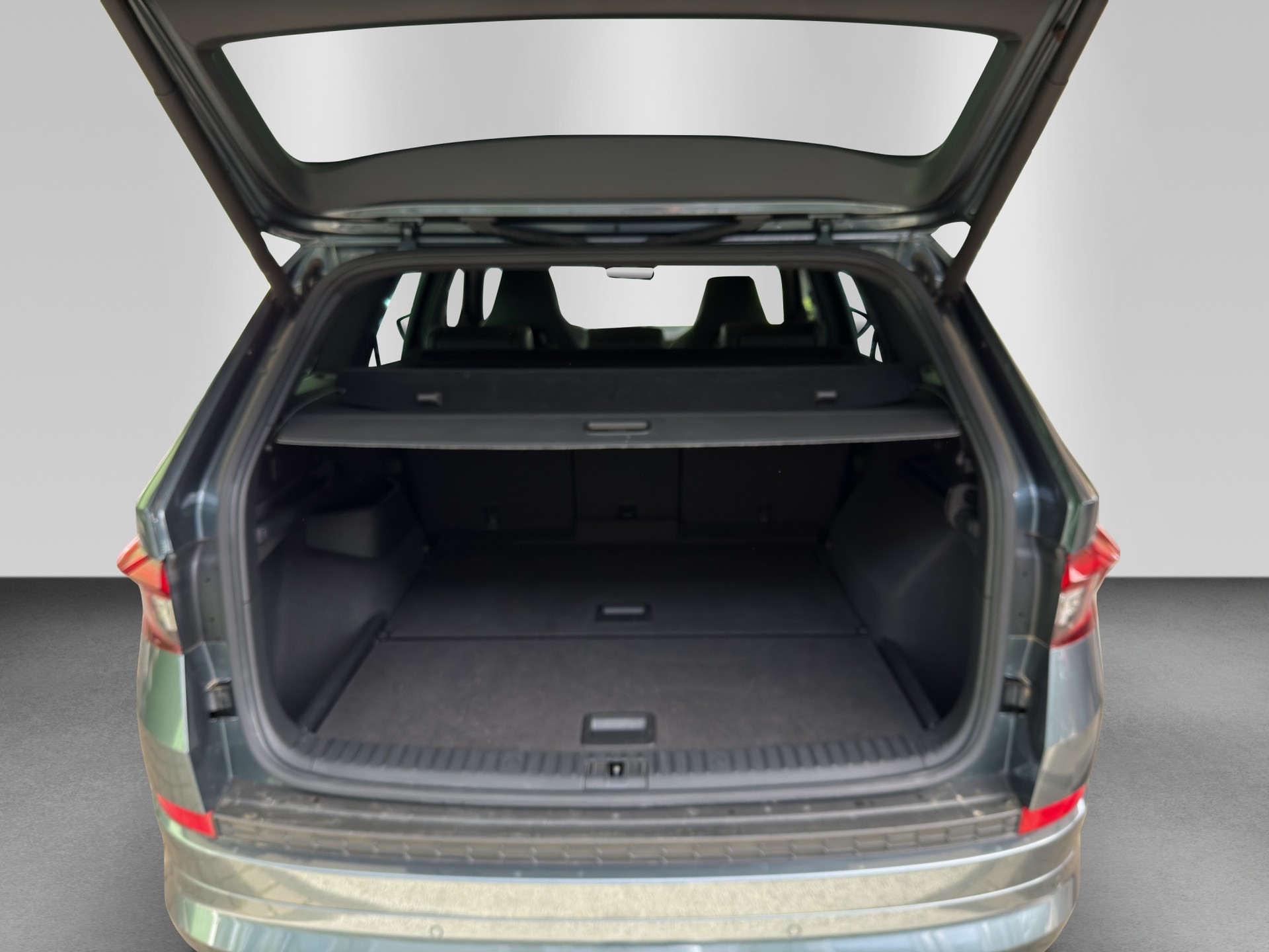 SKODA Kodiaq 2.0 TSI 4x4 Sport Line-image-16