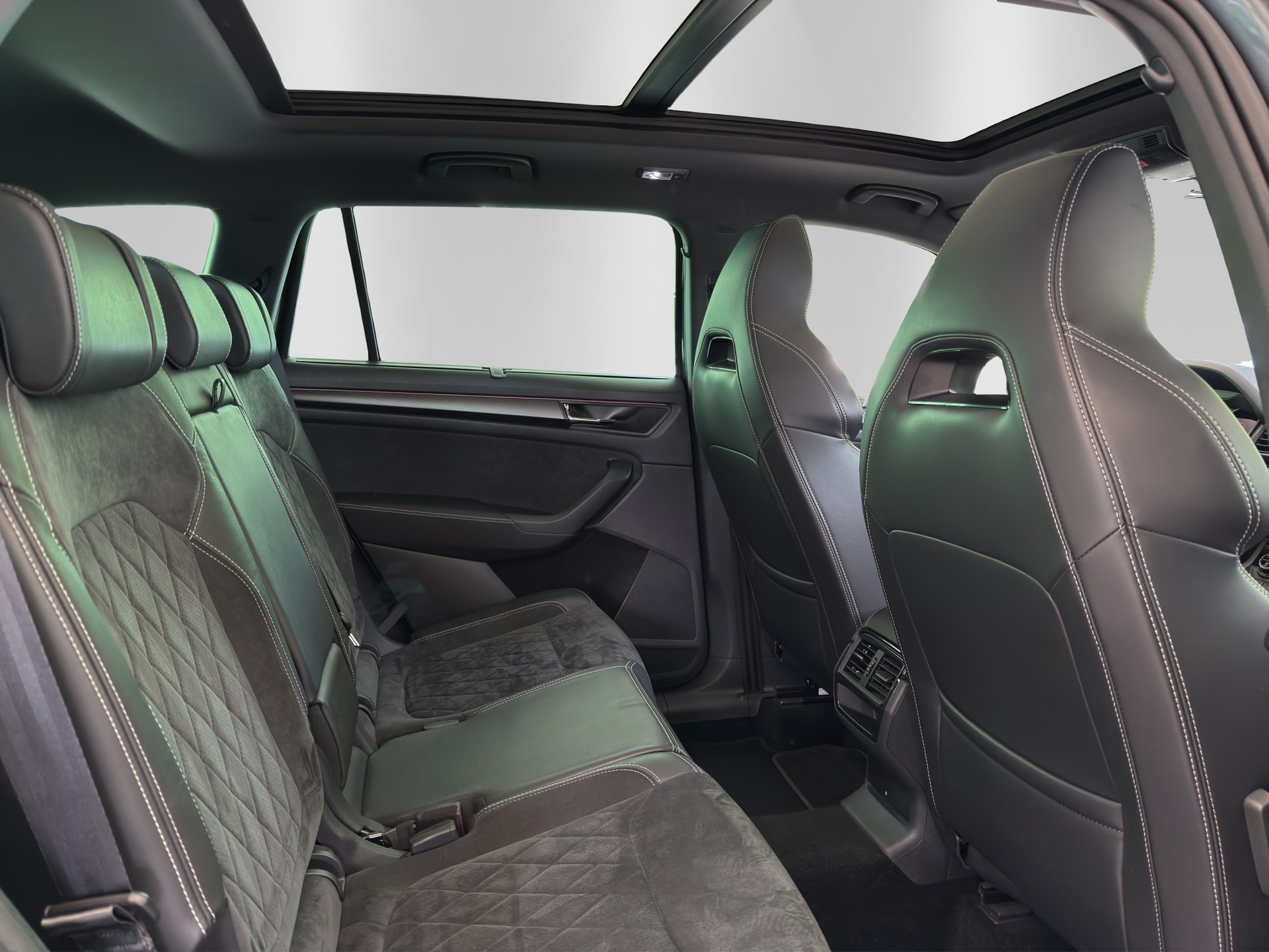 SKODA Kodiaq 2.0 TSI 4x4 Sport Line-image-15