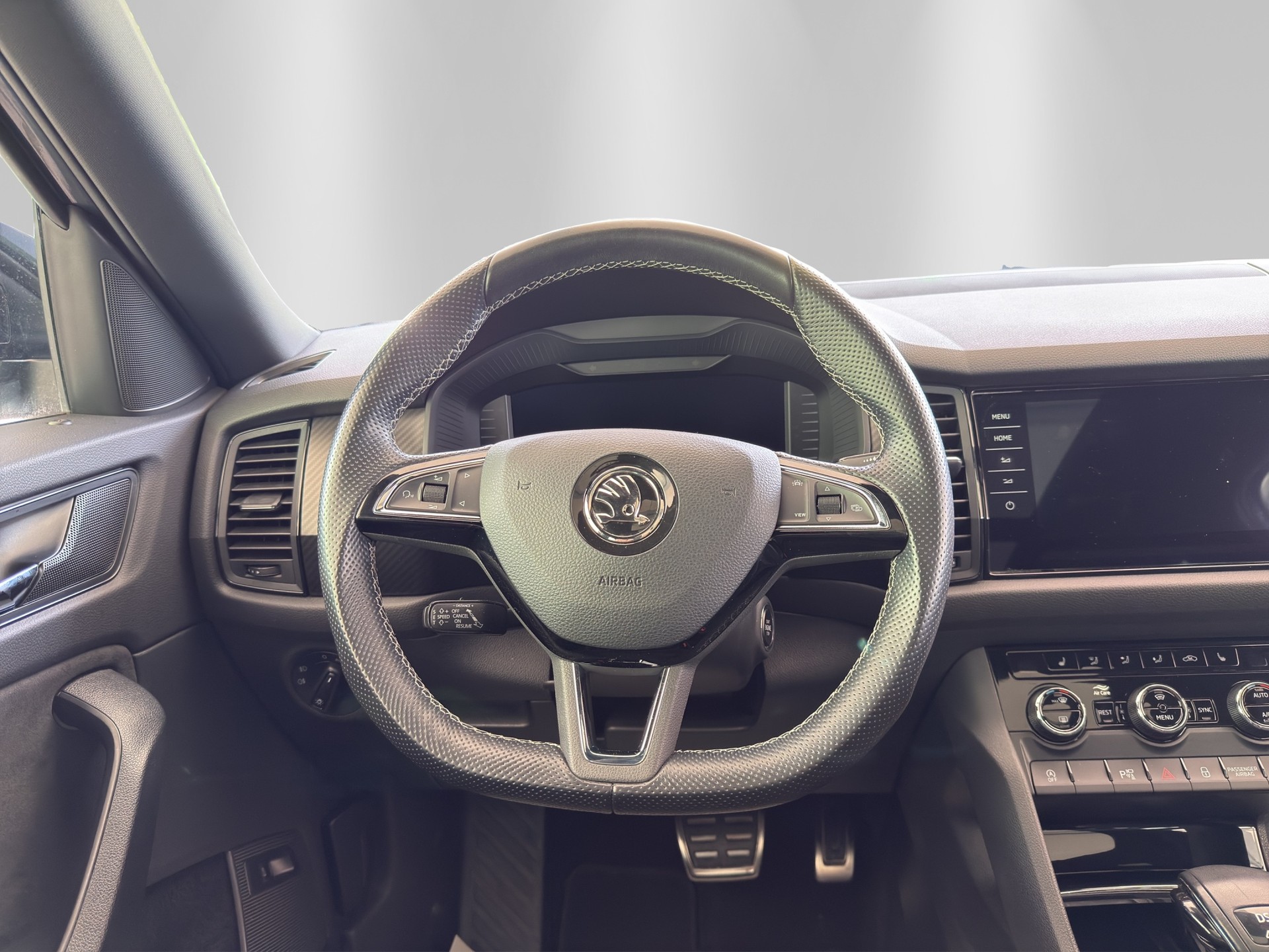 SKODA Kodiaq 2.0 TSI 4x4 Sport Line-image-10