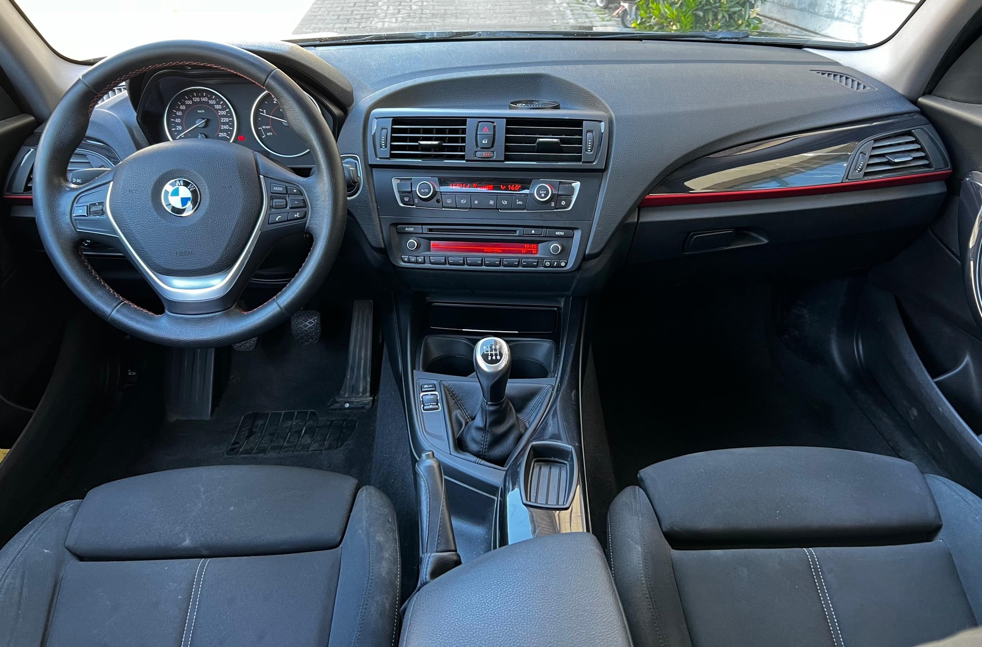 BMW 118d-image-9