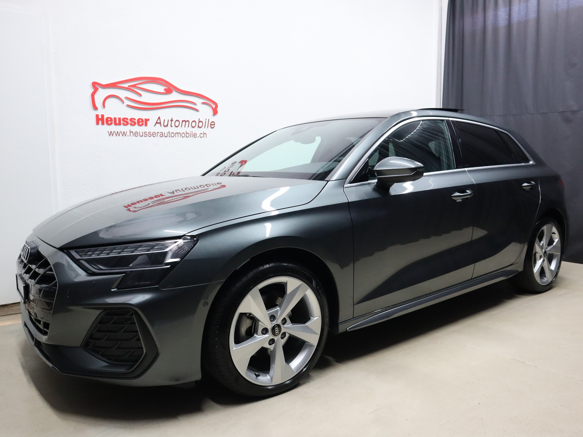 AUDI A3 Sportback 35 TFSI S Line S-tronic - Panorama - Matrix LED - Sportsitze - SONOS - Kamera - 150 PS-showroom-element-1