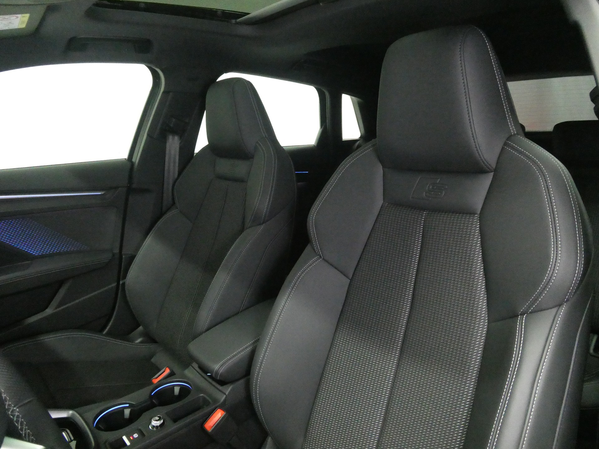 AUDI A3 Sportback 35 TFSI S Line S-tronic - Panorama - Matrix LED - Sportsitze - SONOS - Kamera - 150 PS-image-9