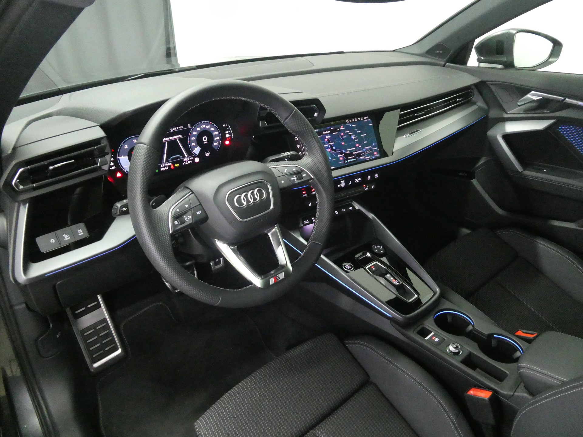 AUDI A3 Sportback 35 TFSI S Line S-tronic - Panorama - Matrix LED - Sportsitze - SONOS - Kamera - 150 PS-image-8