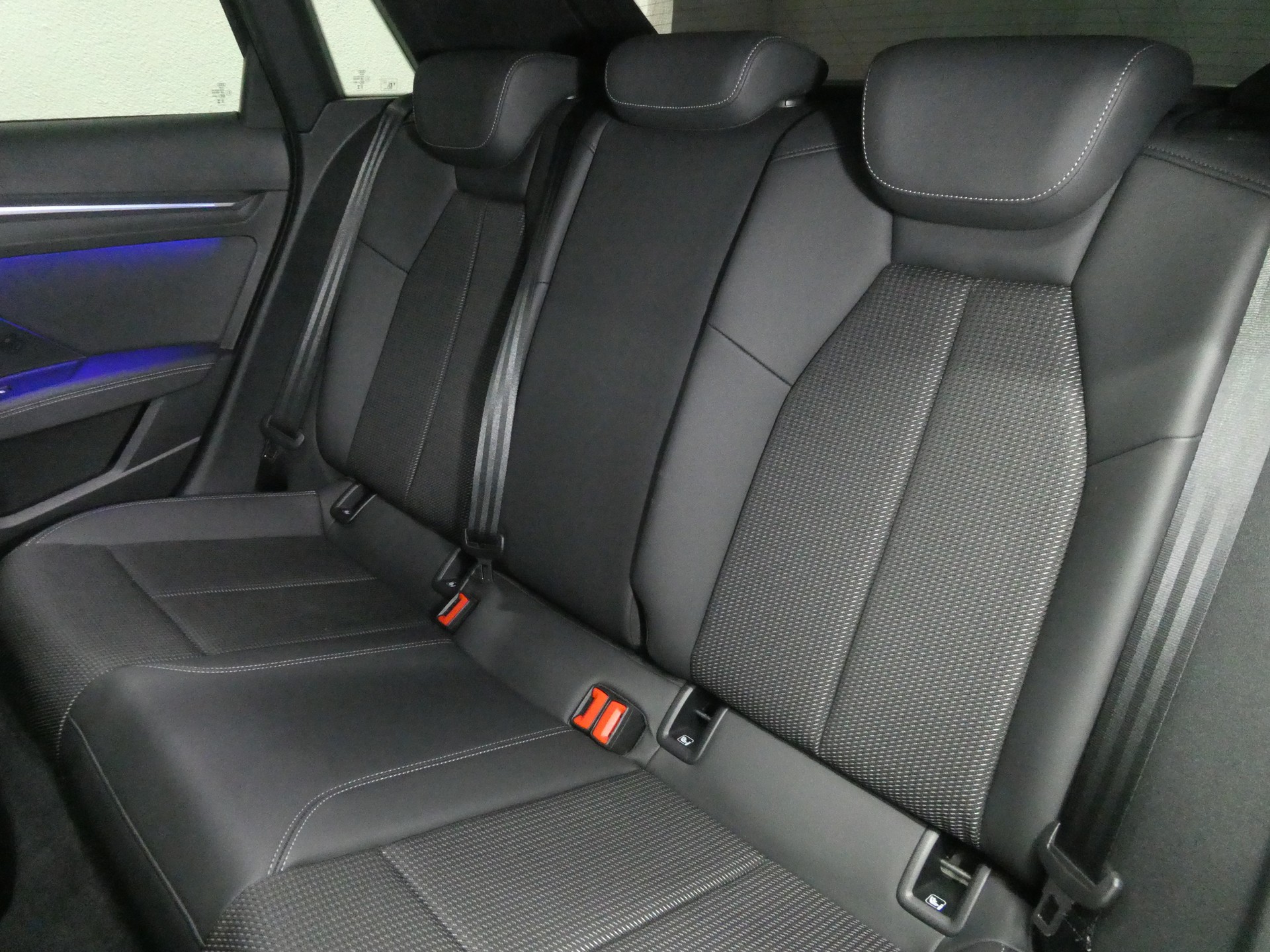 AUDI A3 Sportback 35 TFSI S Line S-tronic - Panorama - Matrix LED - Sportsitze - SONOS - Kamera - 150 PS-image-11