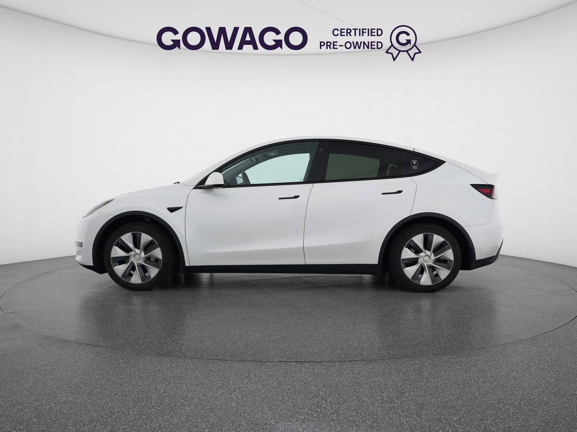 TESLA Model Y Rear-Wheel Drive-showroom-element-1