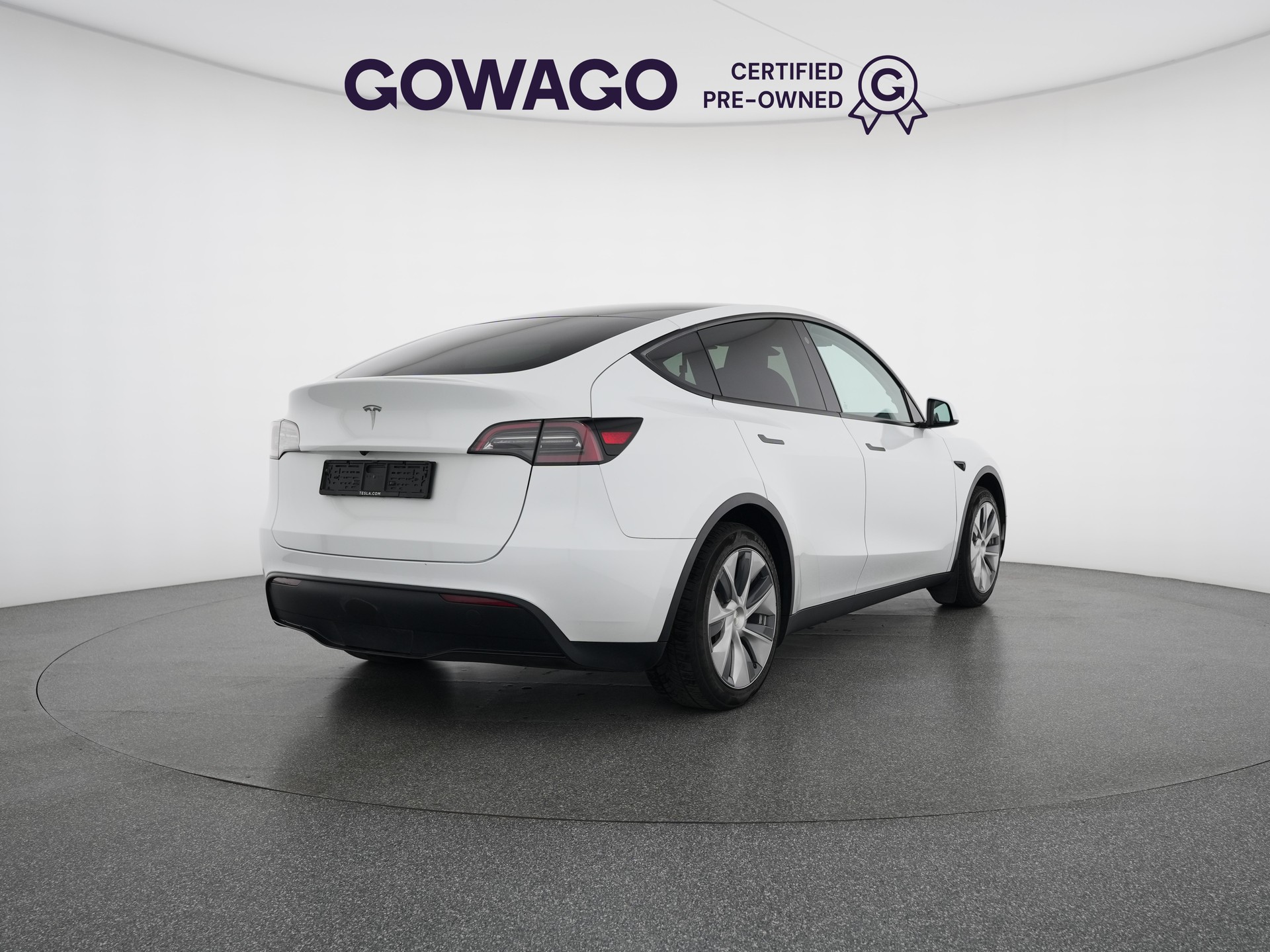TESLA Model Y Rear-Wheel Drive-showroom-element-3