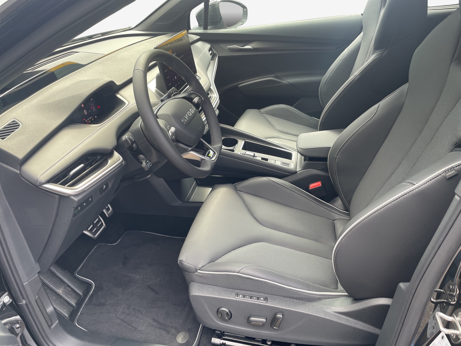 SKODA Enyaq 4x4 RS-image-14
