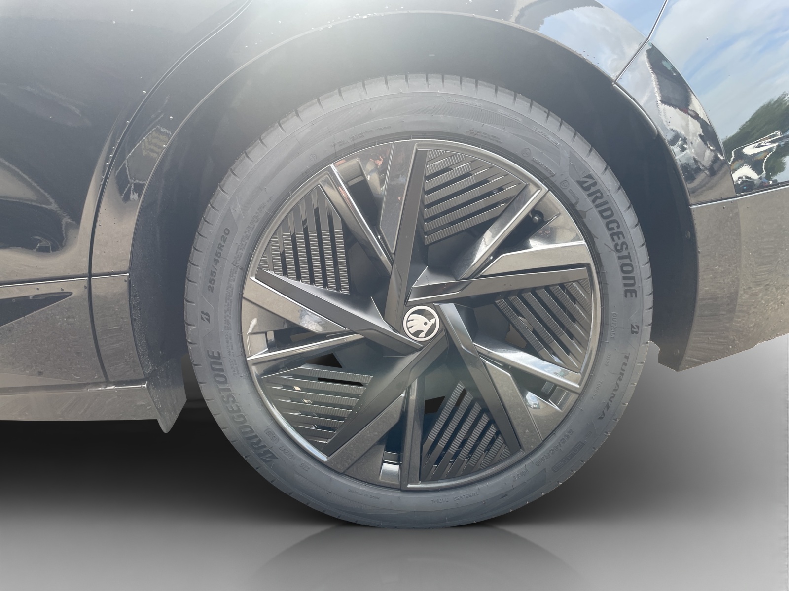 SKODA Enyaq 4x4 RS-image-13