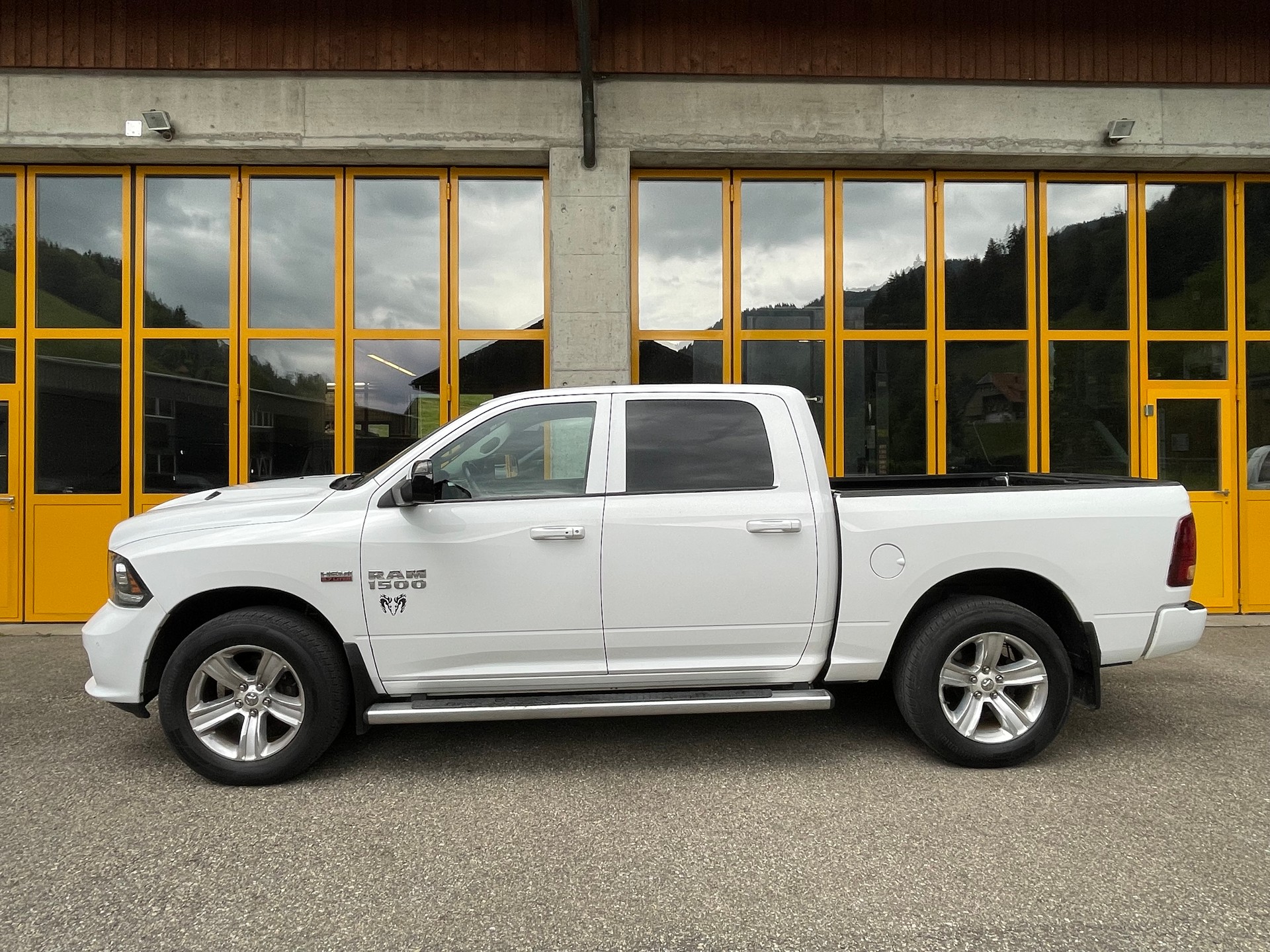 DODGE 1500 5.7 V8 Hemi