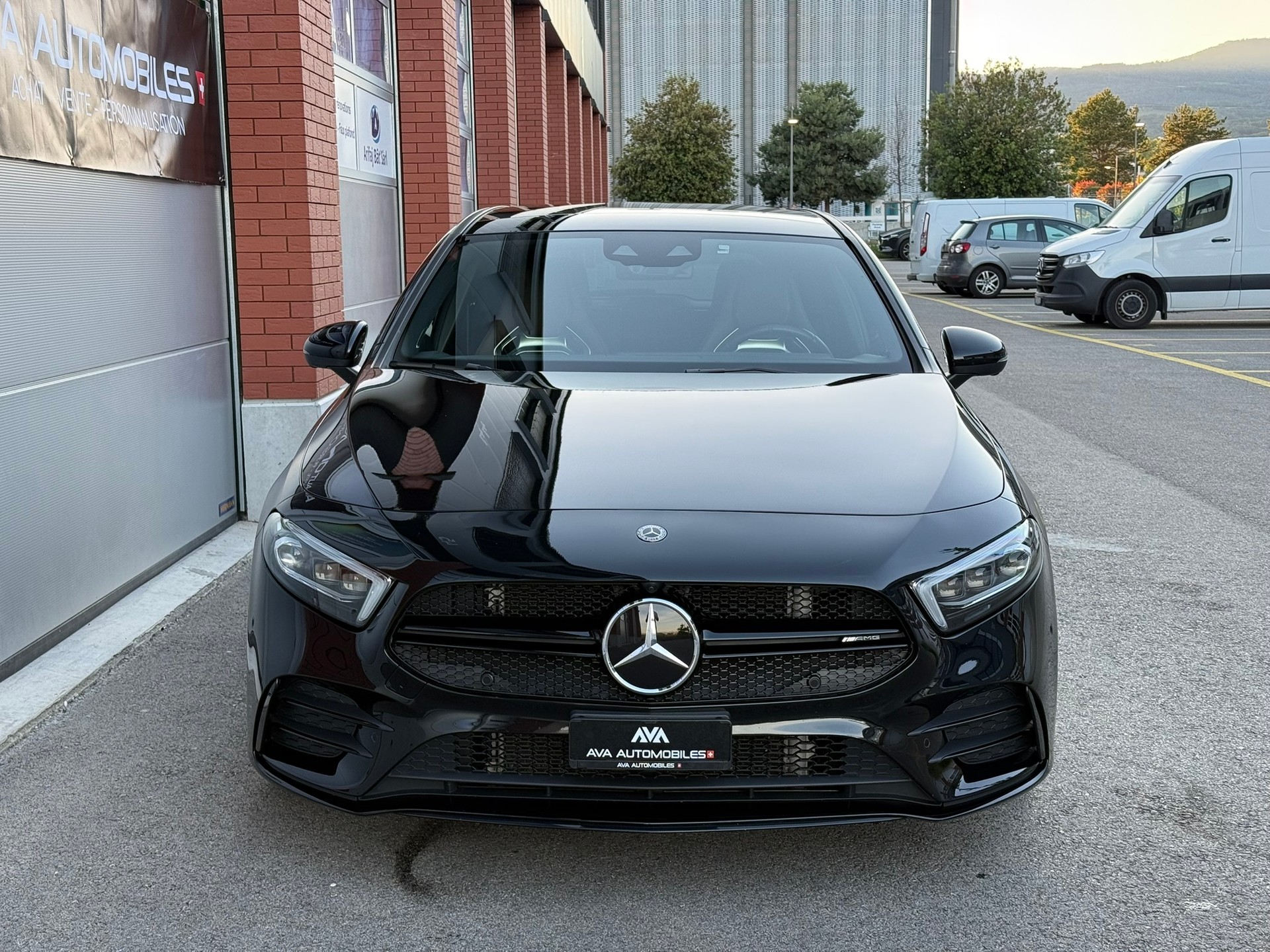 MERCEDES-BENZ A 35 AMG 4Matic Speedshift-showroom-element-1