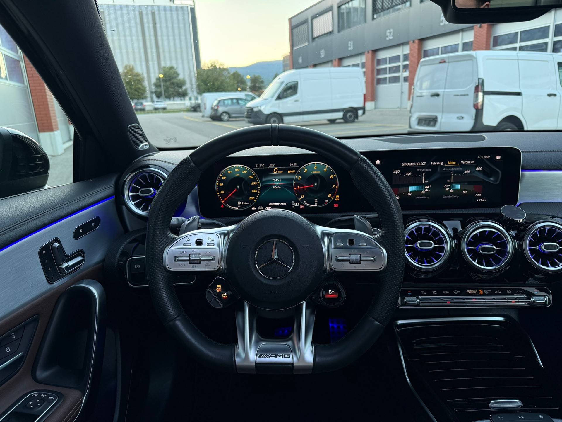MERCEDES-BENZ A 35 AMG 4Matic Speedshift-image-18