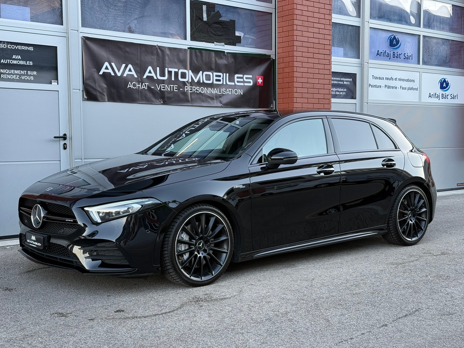 MERCEDES-BENZ A 35 AMG 4Matic Speedshift-showroom-element-2