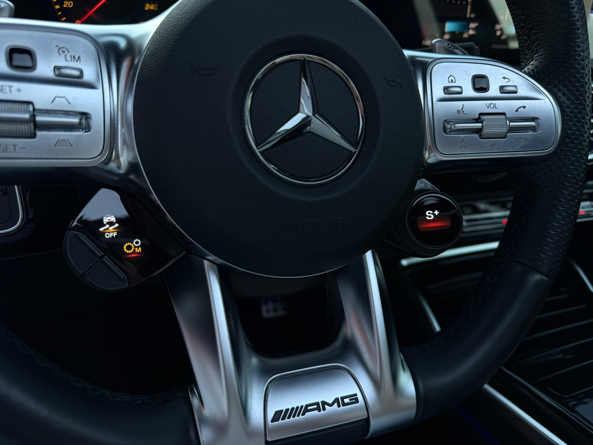 MERCEDES-BENZ A 35 AMG 4Matic Speedshift-image-19