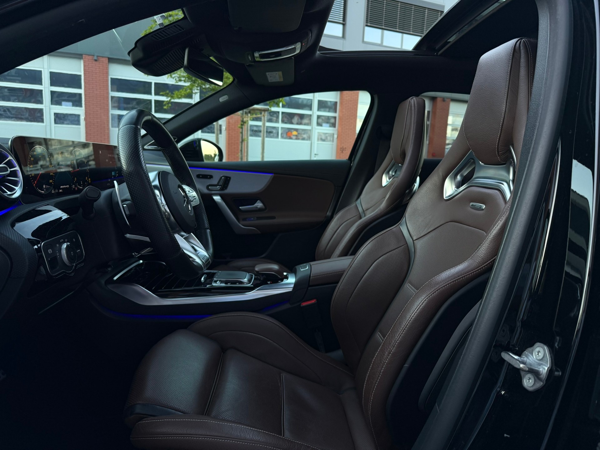 MERCEDES-BENZ A 35 AMG 4Matic Speedshift-image-16