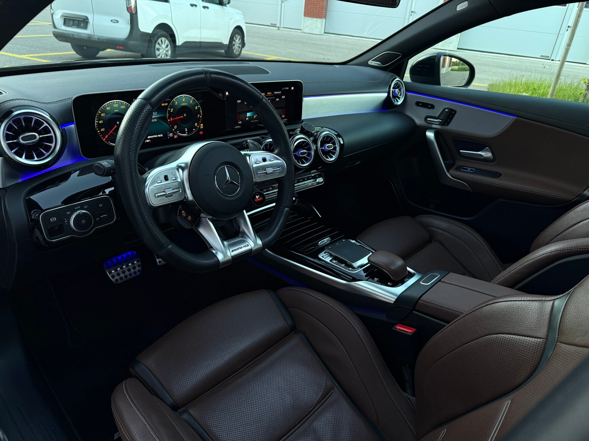 MERCEDES-BENZ A 35 AMG 4Matic Speedshift-image-15