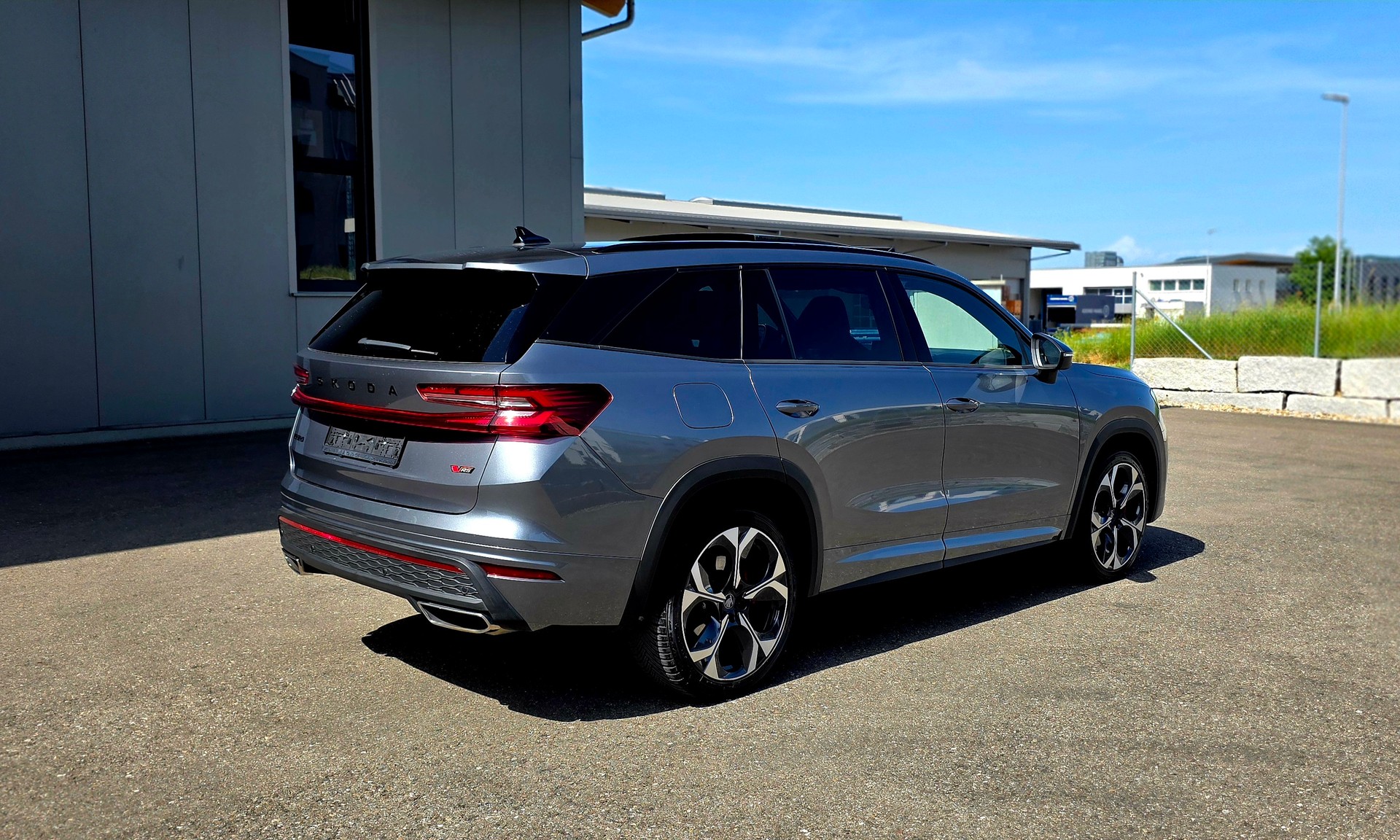 SKODA Kodiaq 2.0 TSI RS 4x4 *Panorama * Anhängerkupplung * Standheizung * Abstandsregler-showroom-element-2