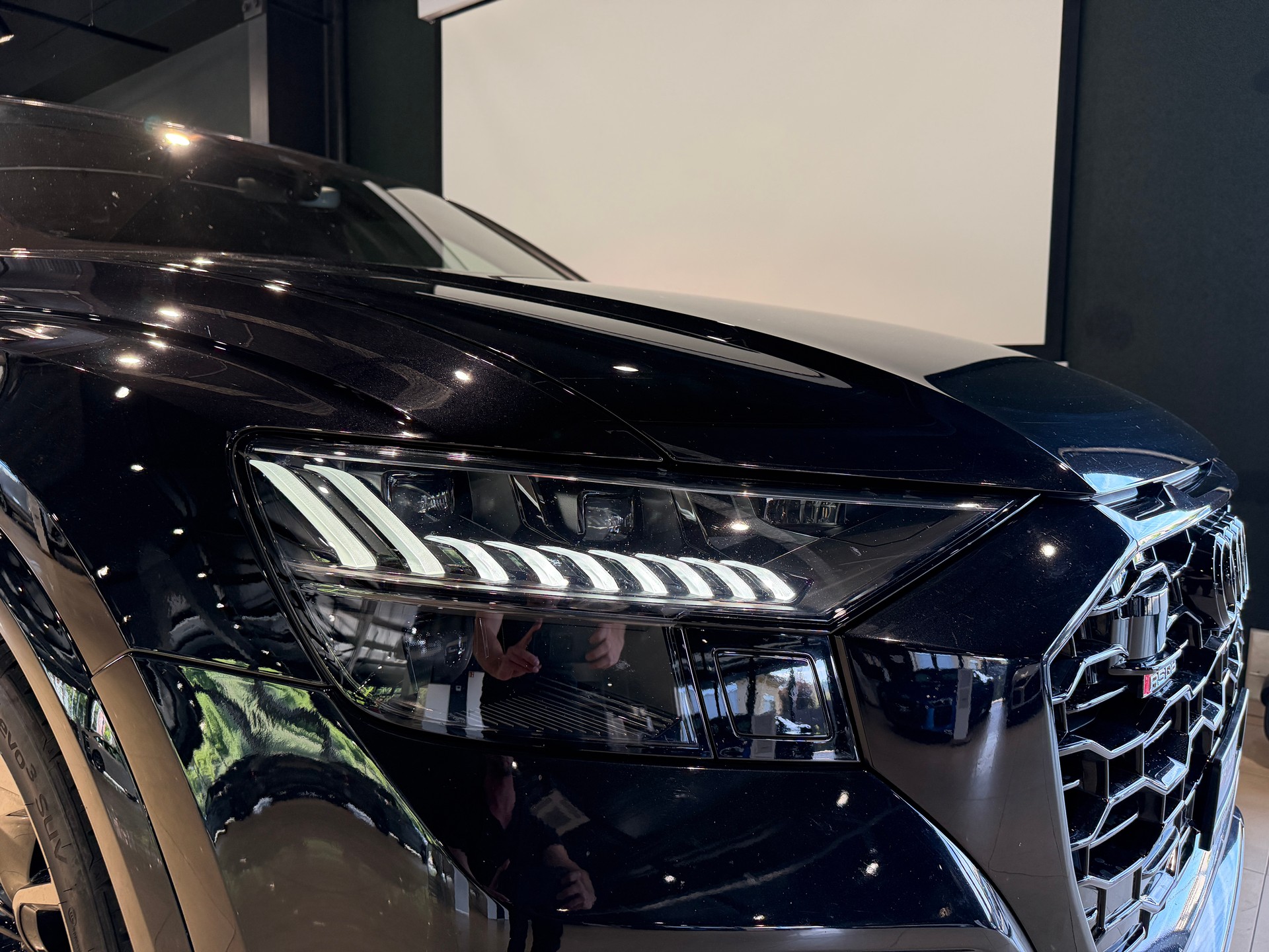 AUDI RSQ8 quattro tiptronic-showroom-element-2