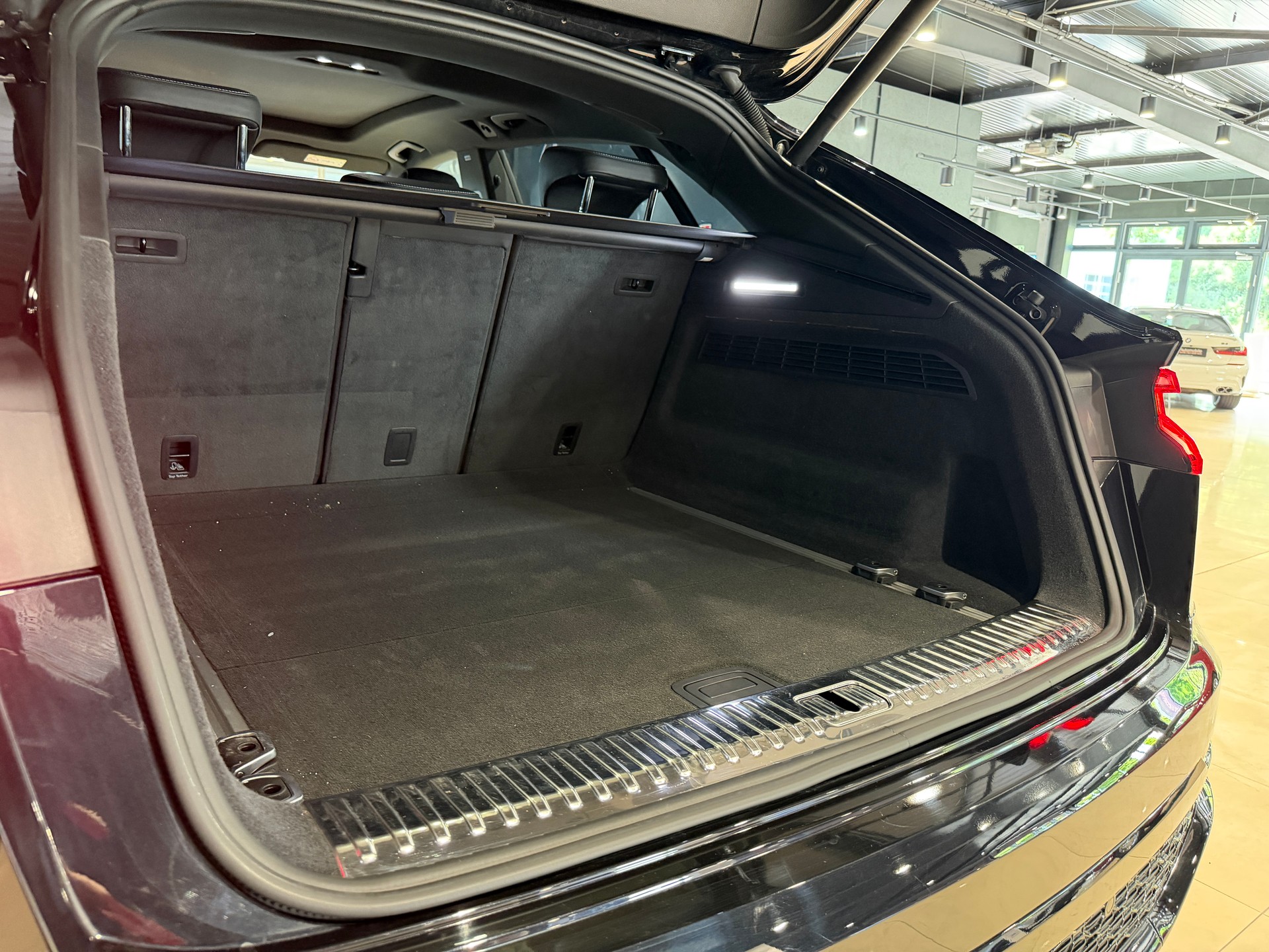 AUDI RSQ8 quattro tiptronic-image-8