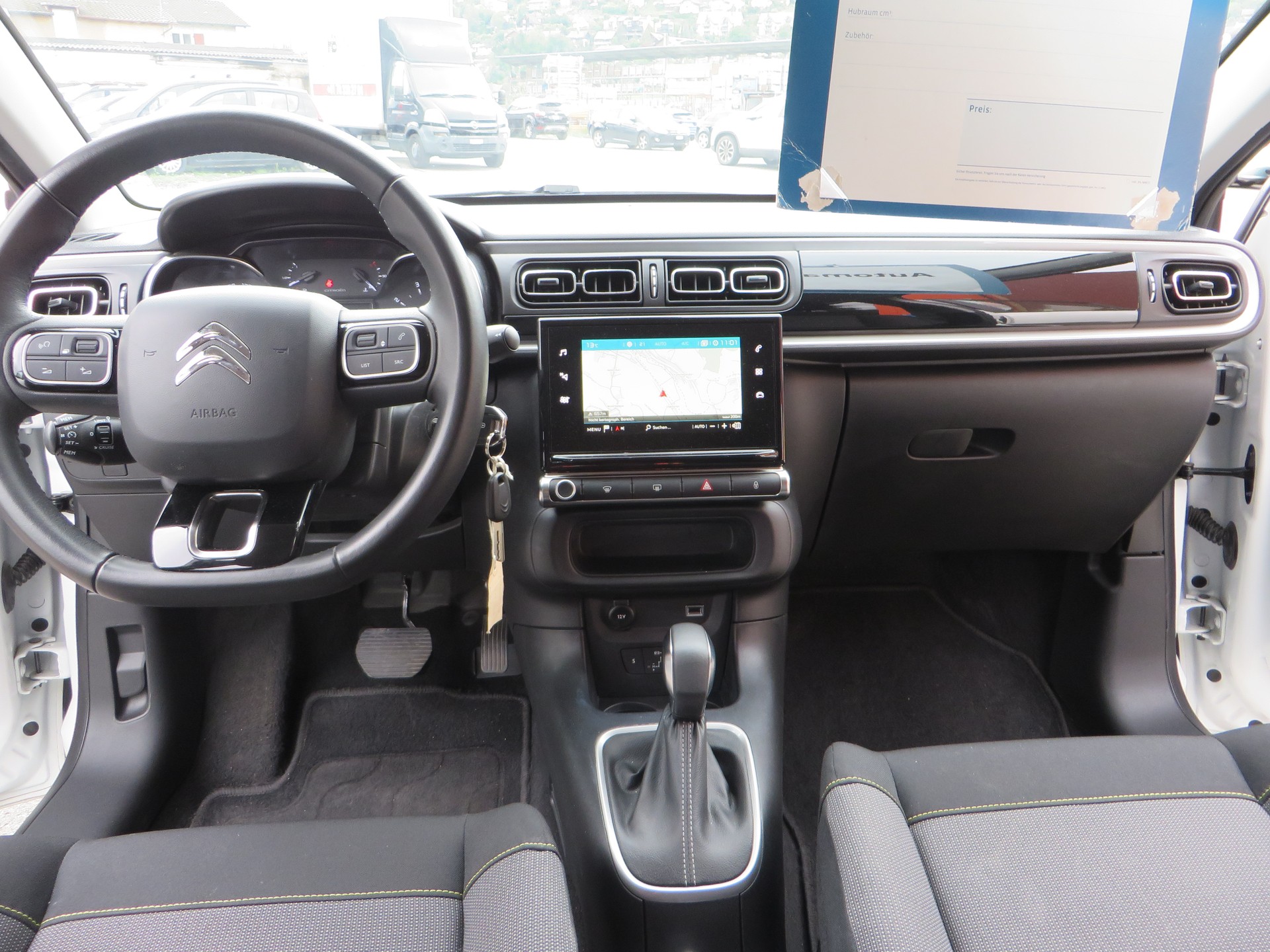 CITROEN C3 1.2i PureTech Shine EAT6-image-8