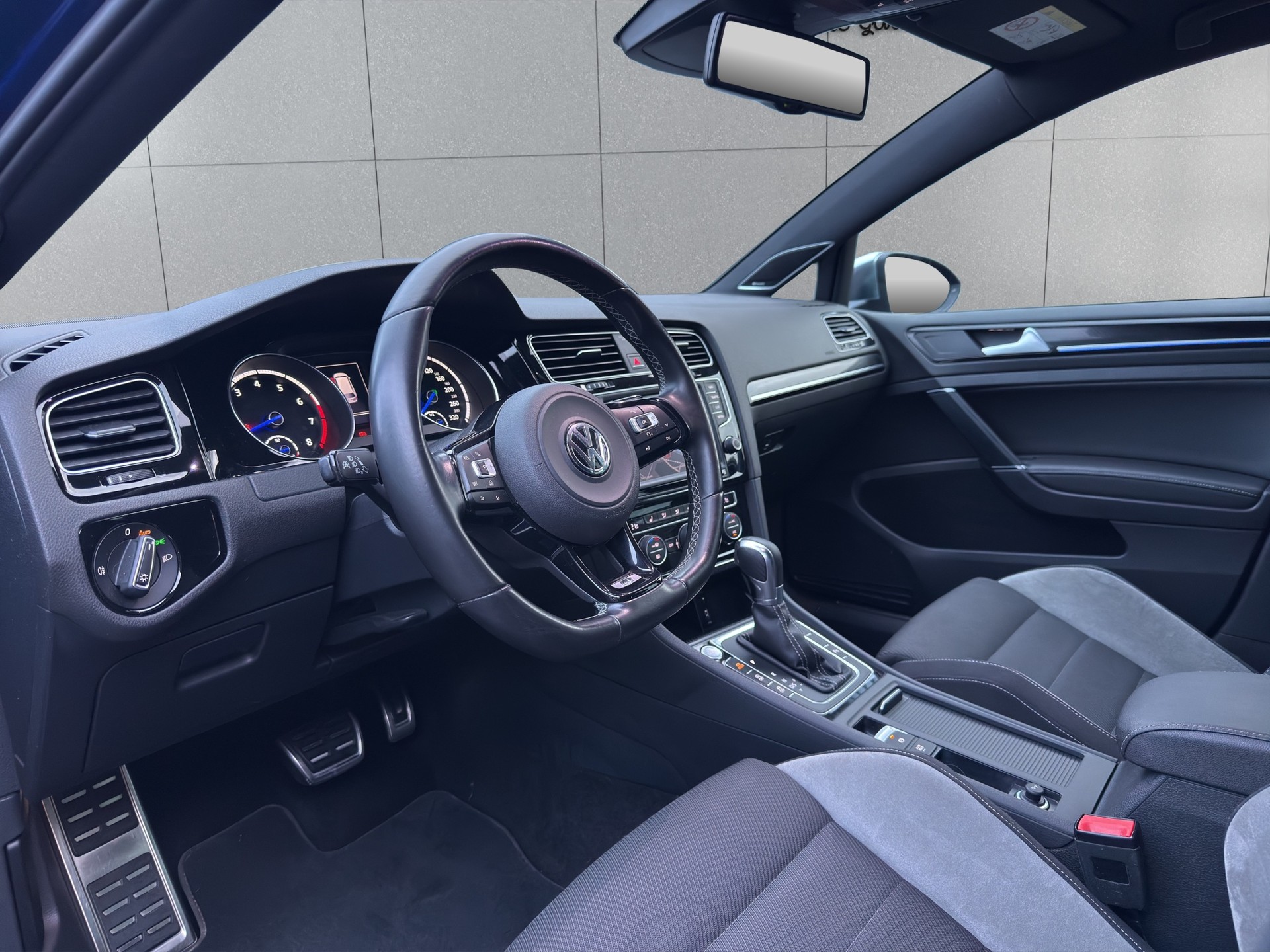 VW Golf Variant 2.0 TSI 4 Motion DSG-image-8