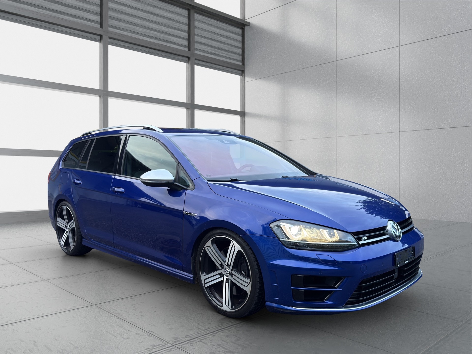 VW Golf Variant 2.0 TSI 4 Motion DSG-image-5
